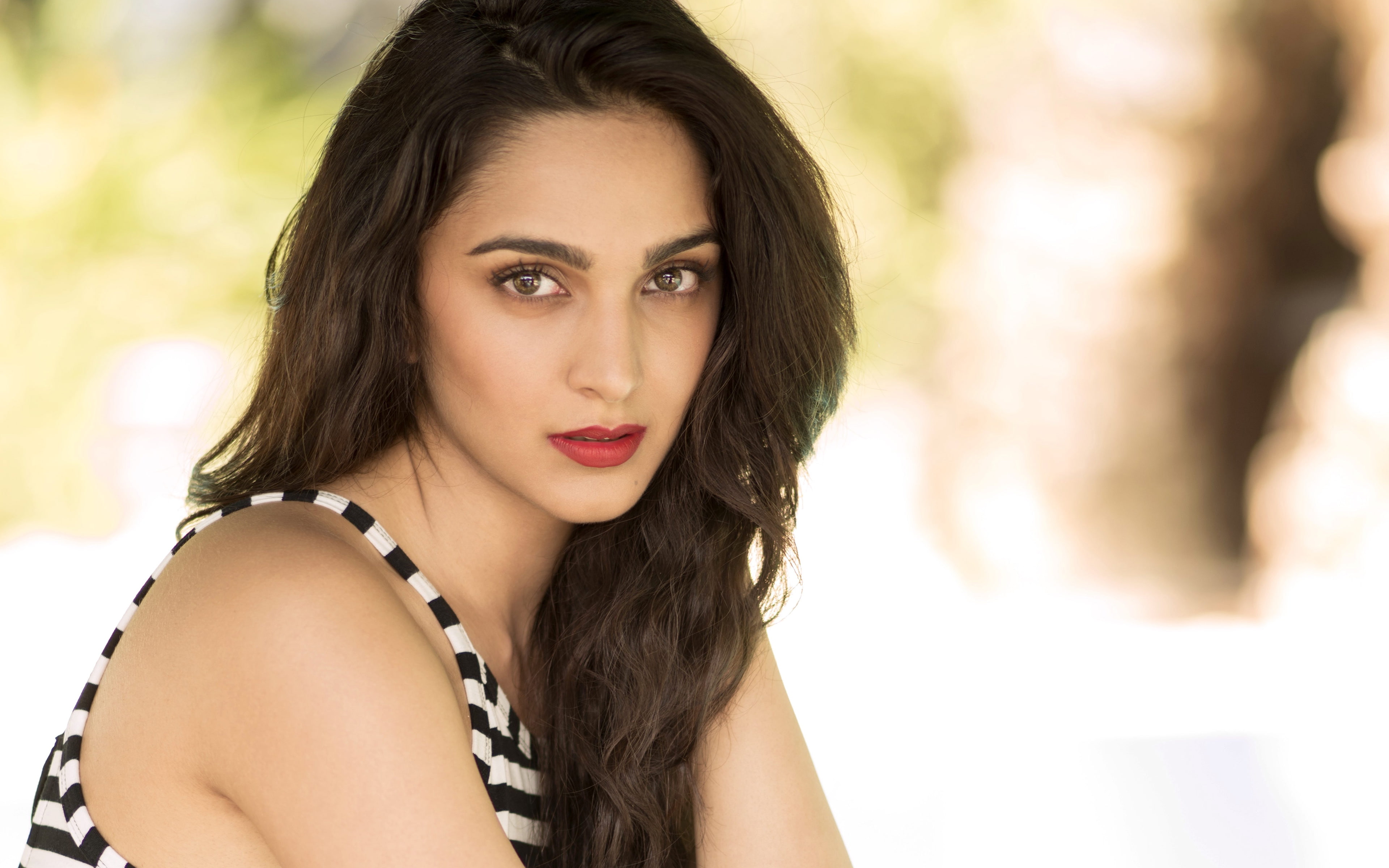 Kiara Advani Indian Actress beauty portrait beautiful woman 2k