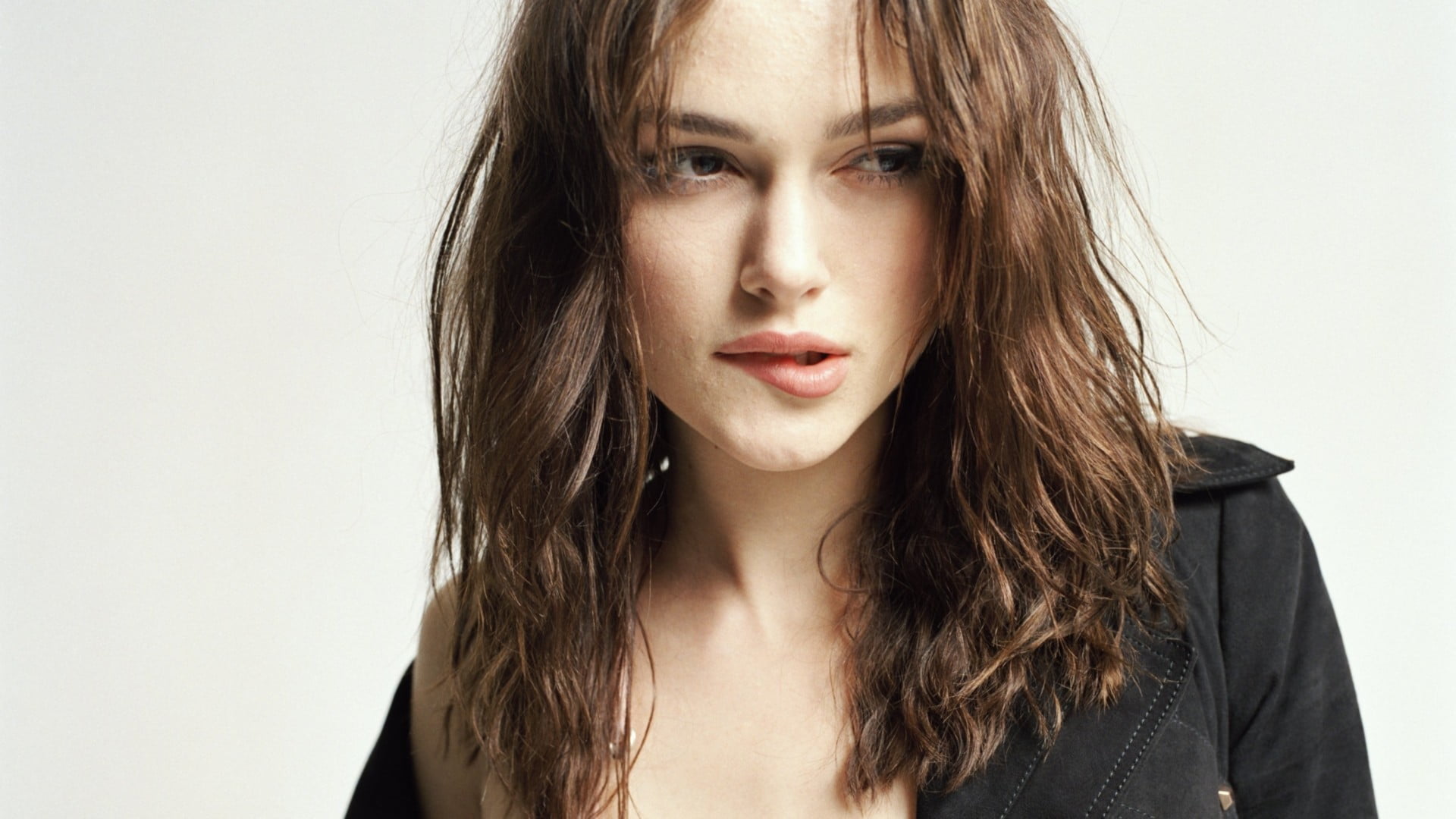 Kiera Knightley Keira brunette brown eyes black clothing
