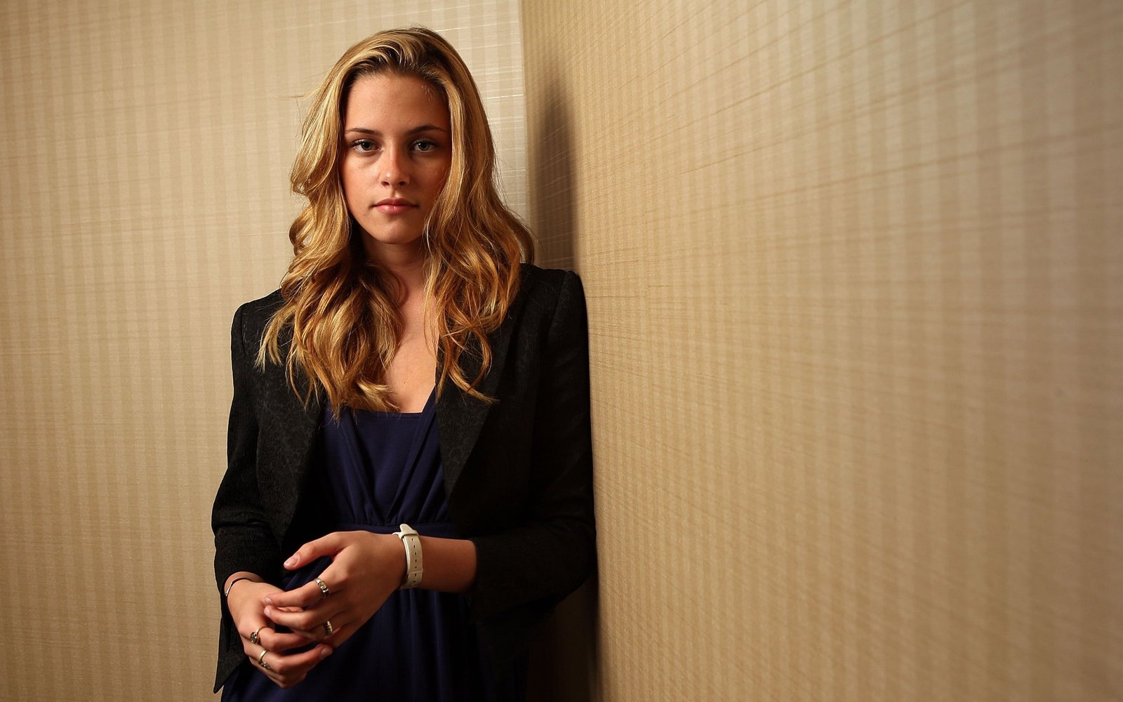 Kristen Stewart actress women blonde long hair looking at viewer 2k