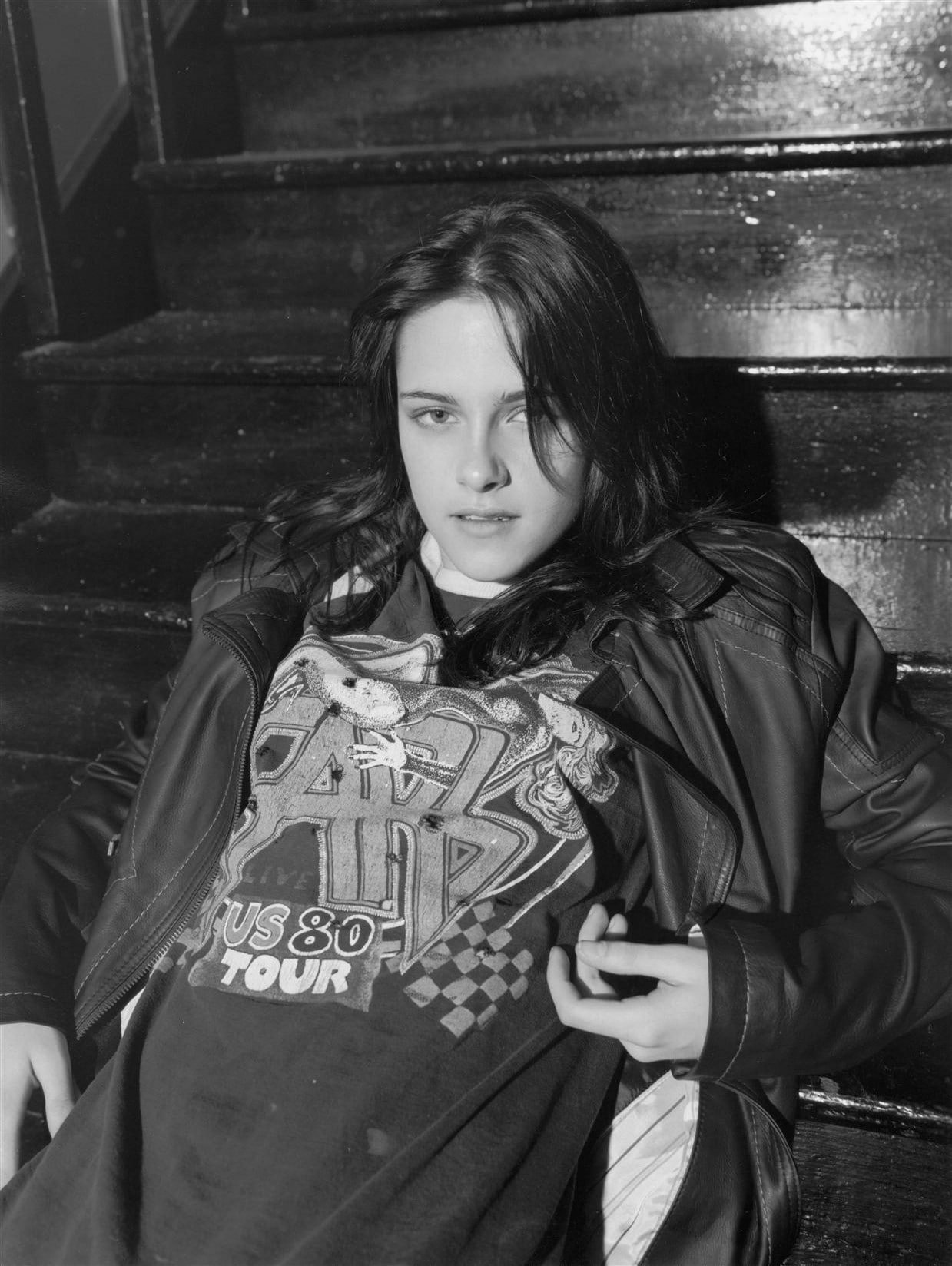 Kristen Stewart women actress looking at viewer one person