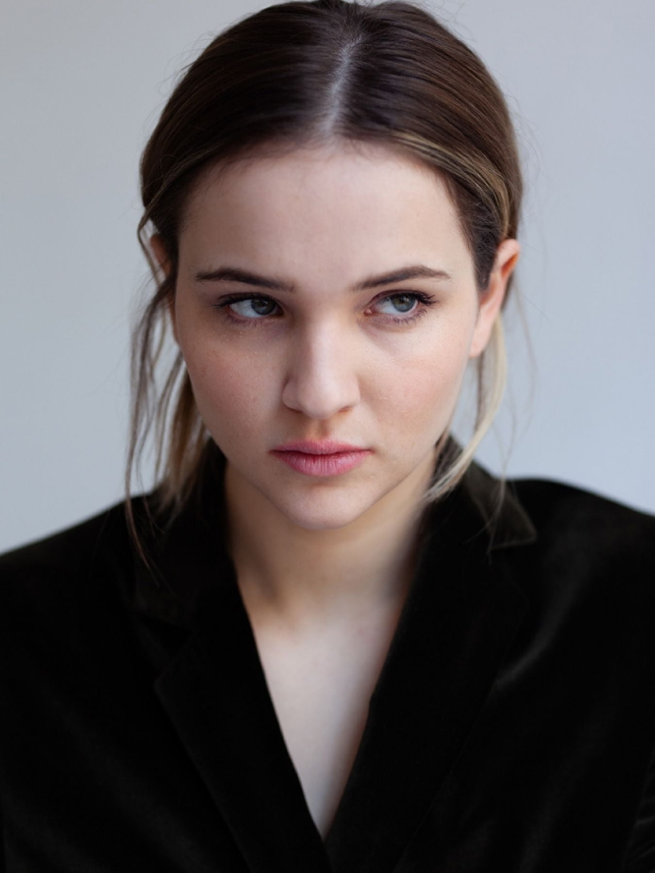 Lisa Vicari brunette celebrity actress German green eyes