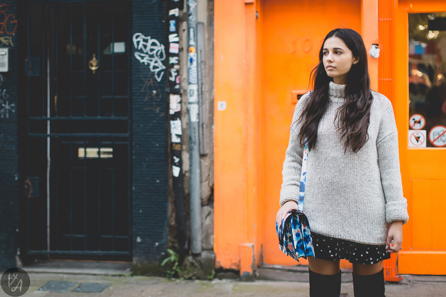 Naomi Scott actress brunette women street standing