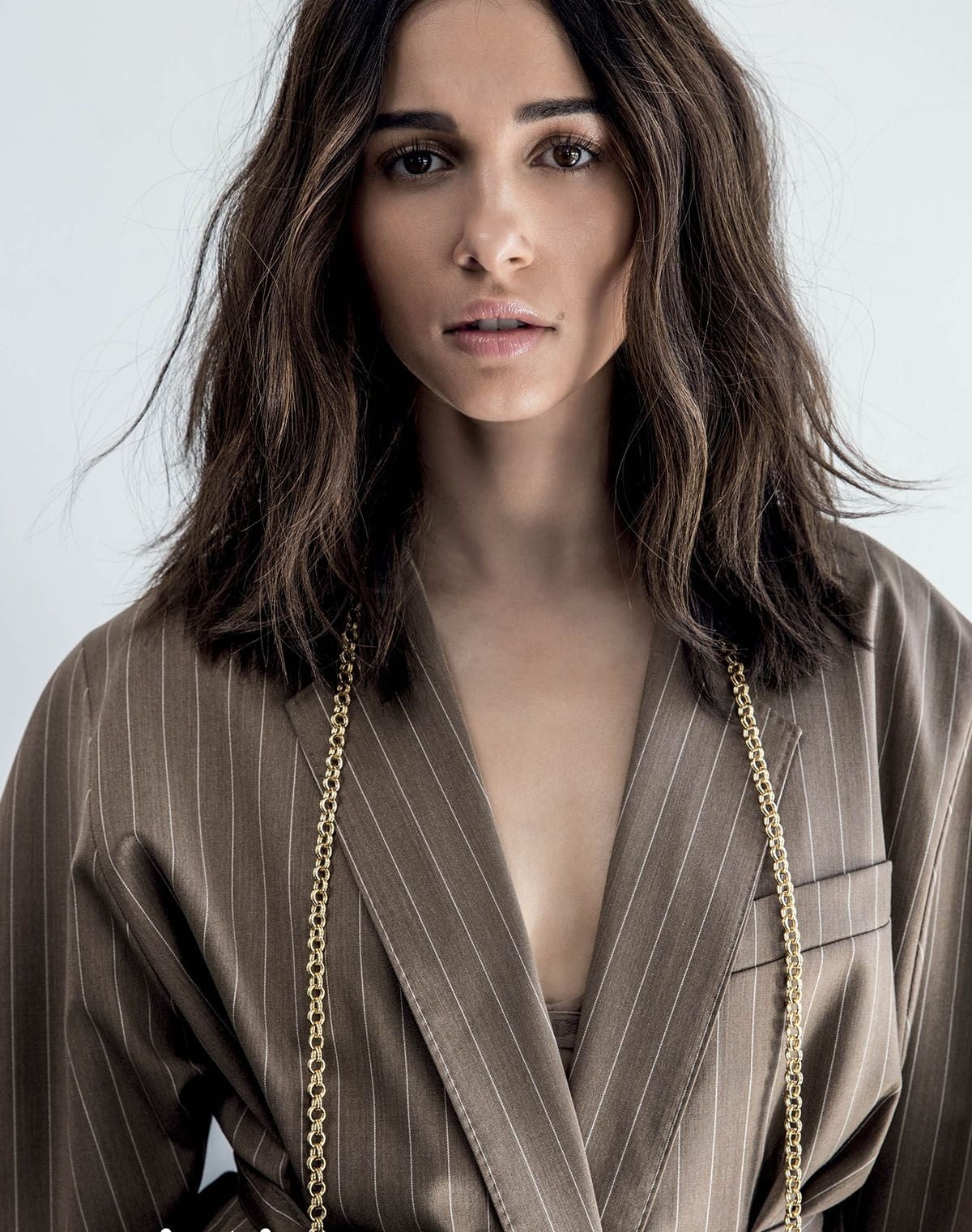 Naomi Scott women brunette actress simple background