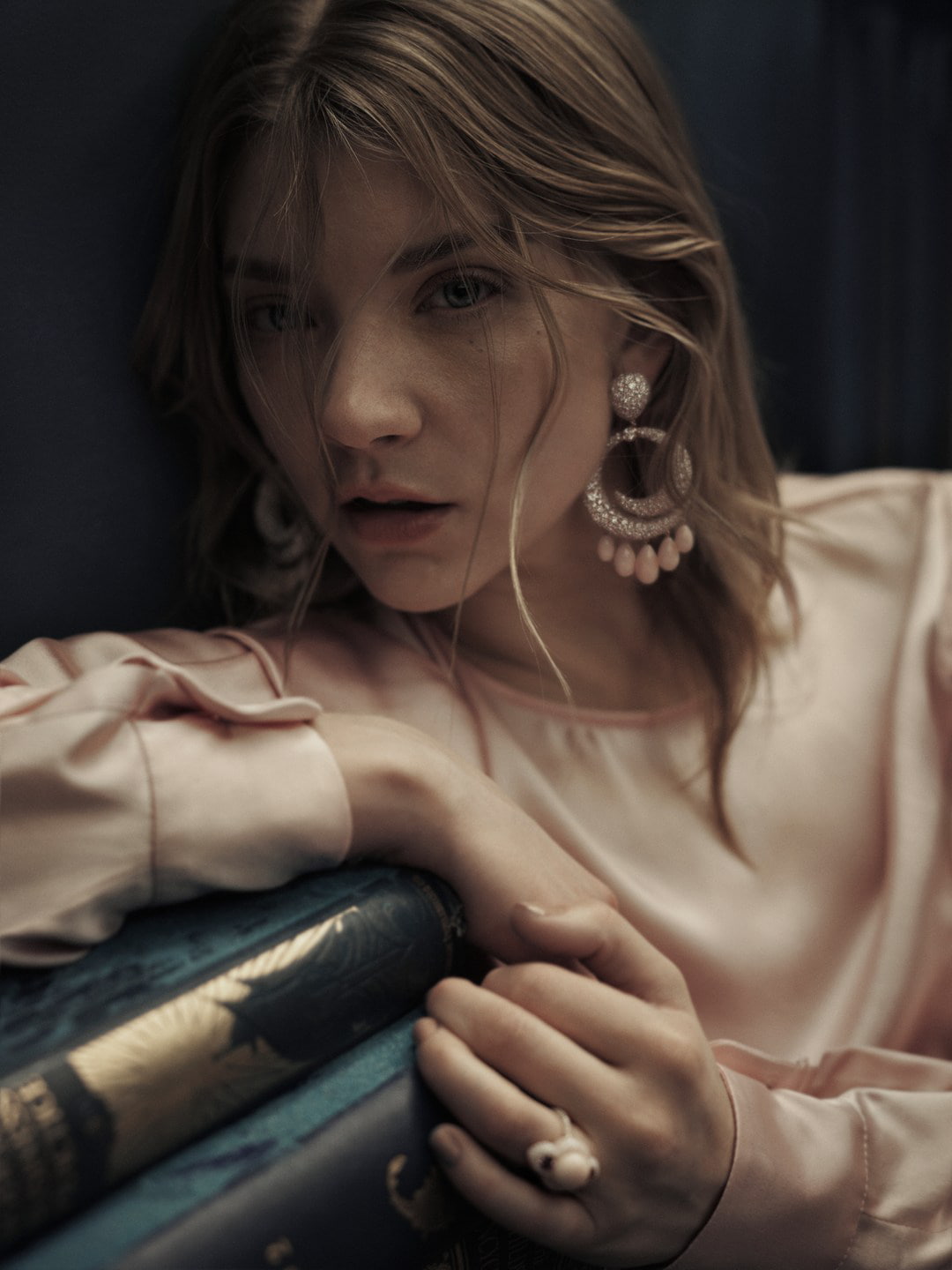 Natalie Dormer actress blonde looking at viewer blond hair