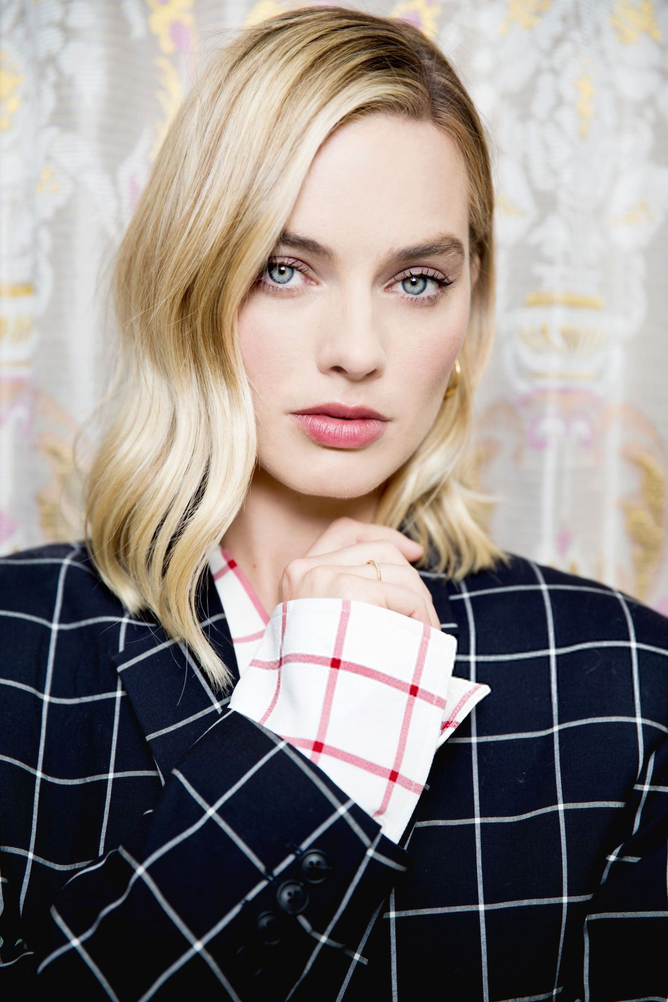 Margot Robbie blonde women blue eyes Australian indoors