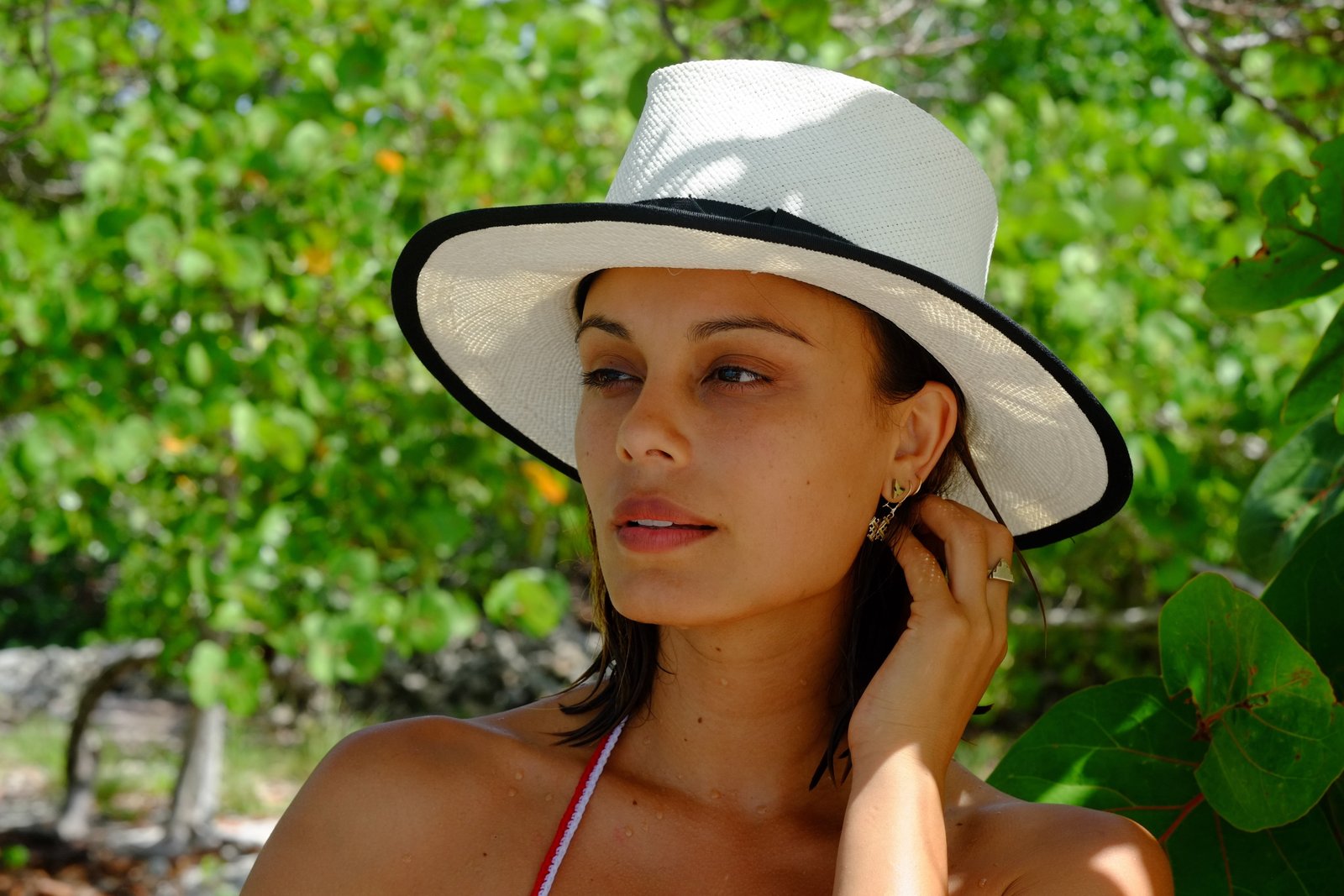 Nathalie Kelley model actress hat millinery women looking away 2k 4k