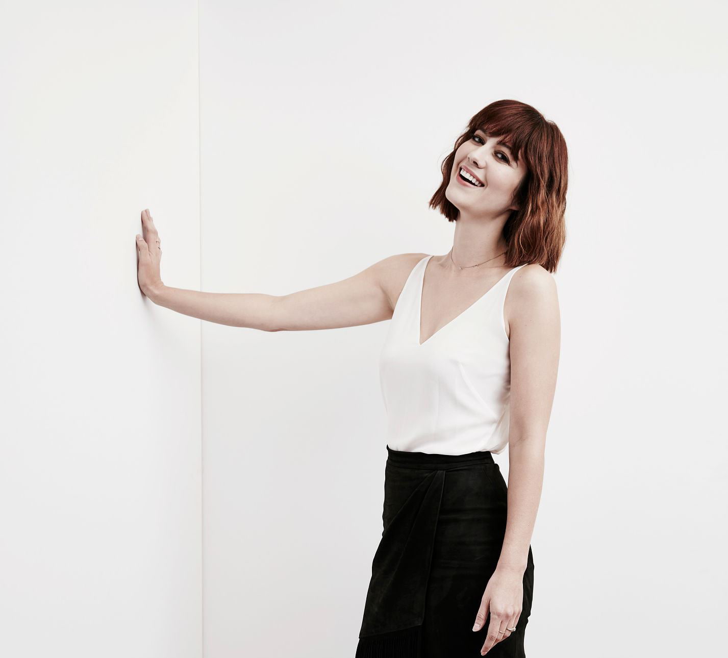 Mary Elizabeth Winstead simple background celebrity actress