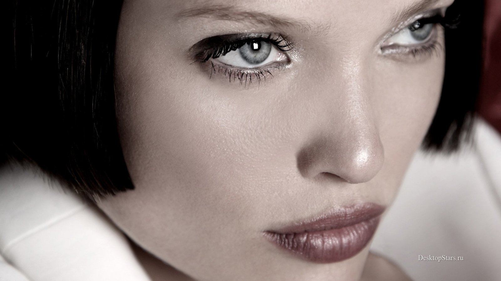 Melanie Thierry gray eyes dark hair actress France face