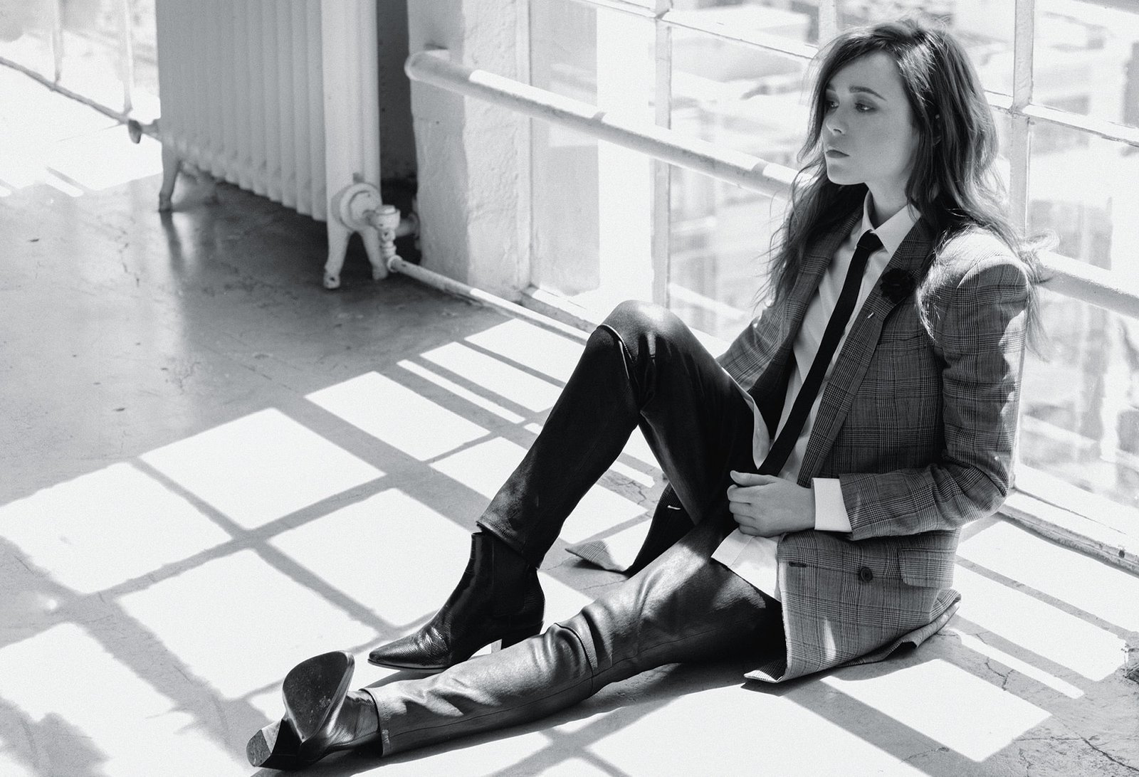 on the floor celebrity tie monochrome actress sitting 2k