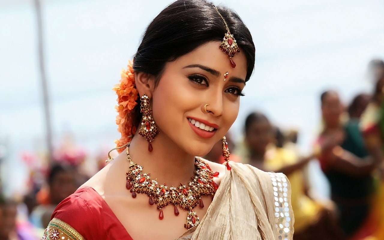 Shriya Saran In Saree women's beige and red sari dress Bollywood Celebrities
