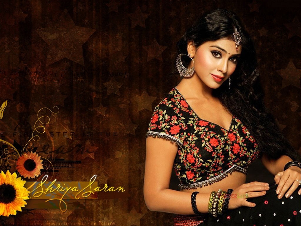 Shriya Sonal Best Photo women's red and black floral sari dress