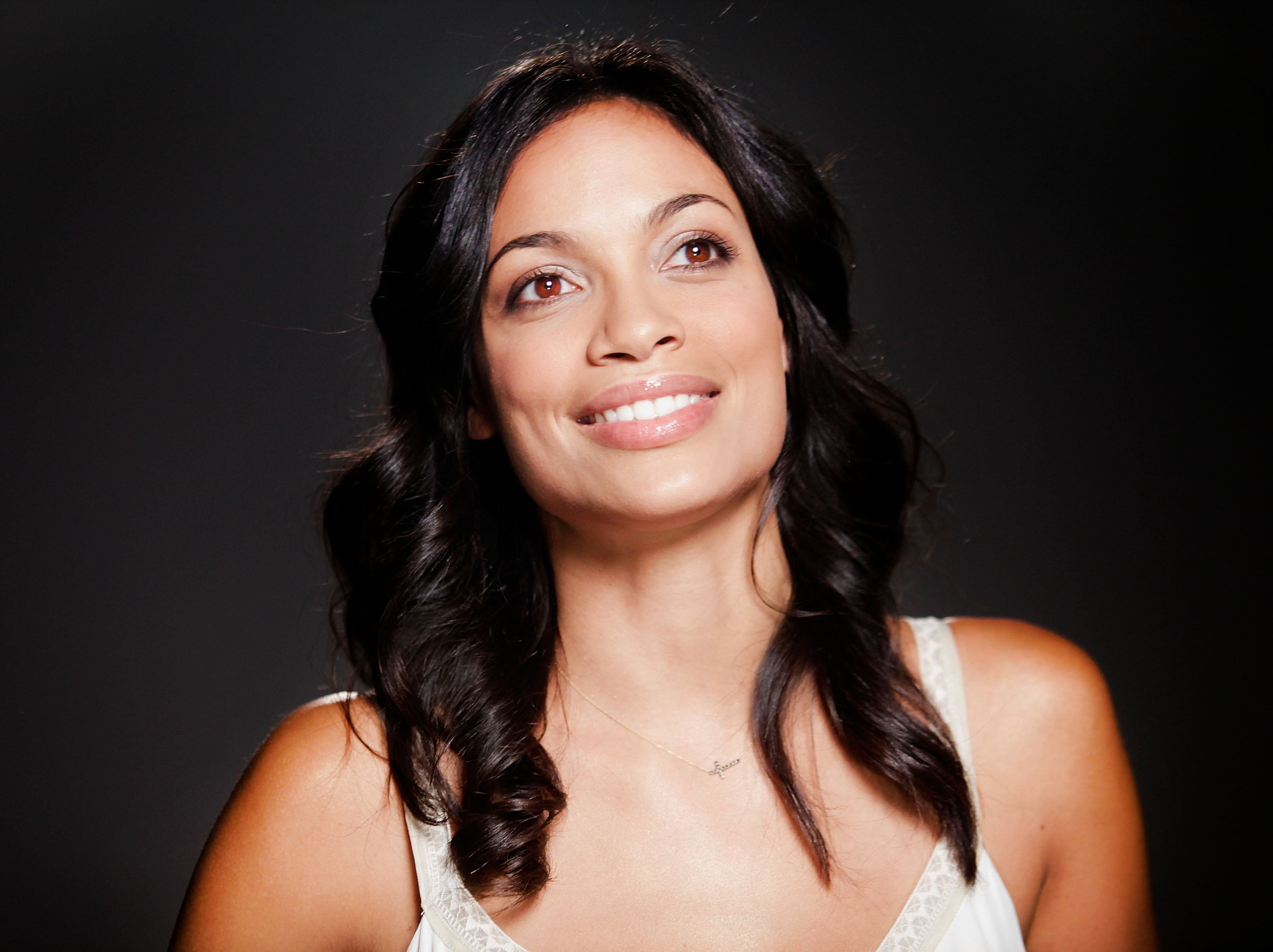 Rosario Dawson actress women portrait studio shot smiling 2k