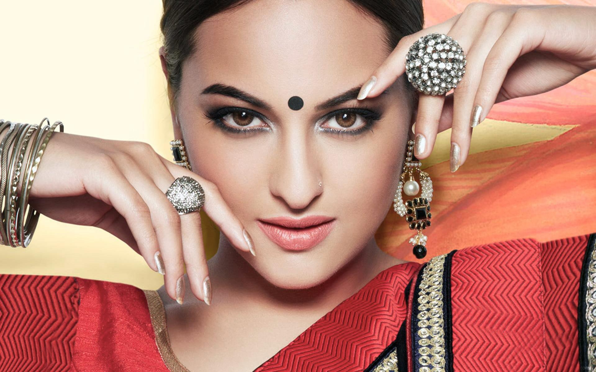 Sonakshi Sinha Bollywood Actress womens pictur