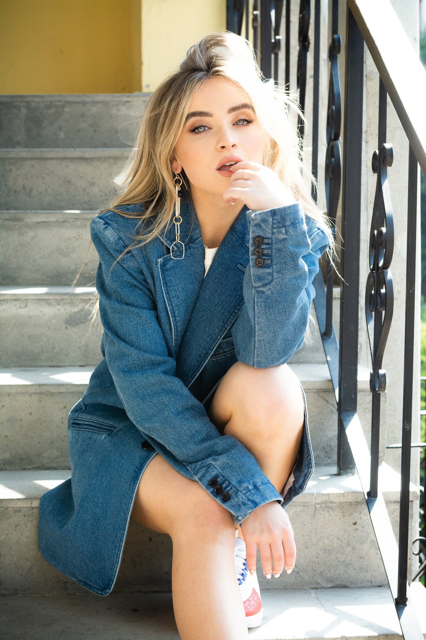 Sabrina Carpenter women actress blonde long hair blue eyes