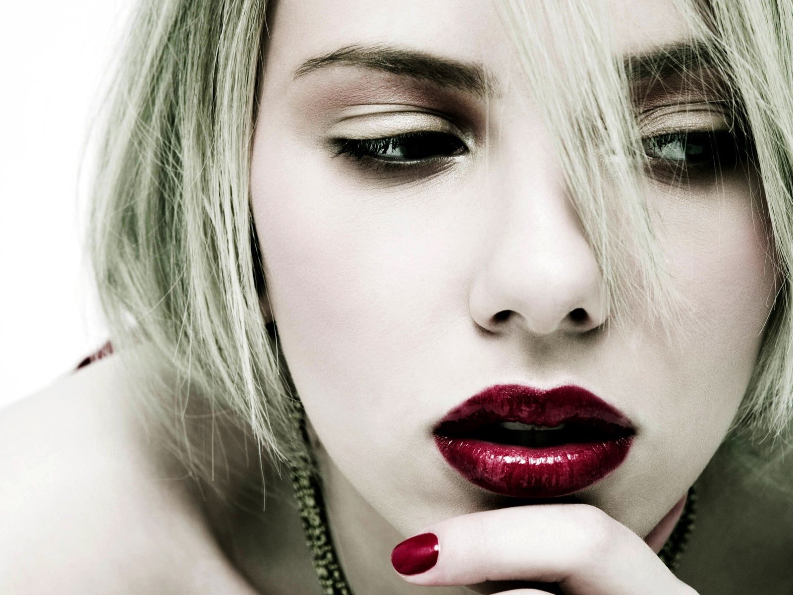 Scarlett Johansson closeup women actress blonde face red lipstick