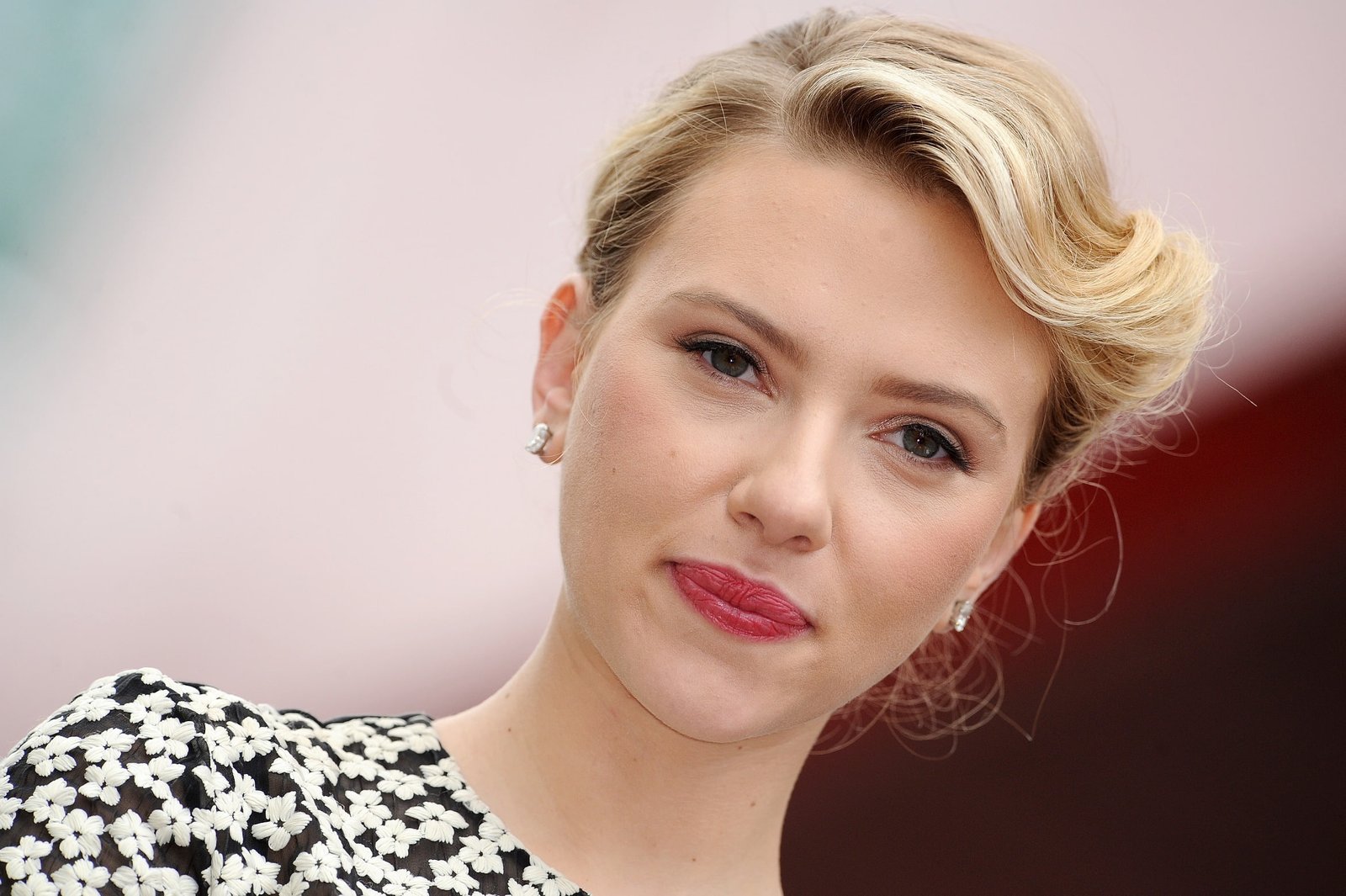 Scarlett Johansson look face model portrait makeup actress 2k
