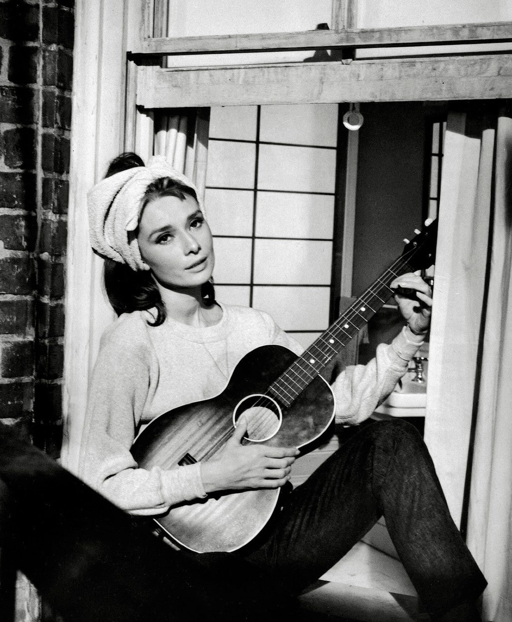 women actress Audrey Hepburn monochrome Breakfast at Tiffany's