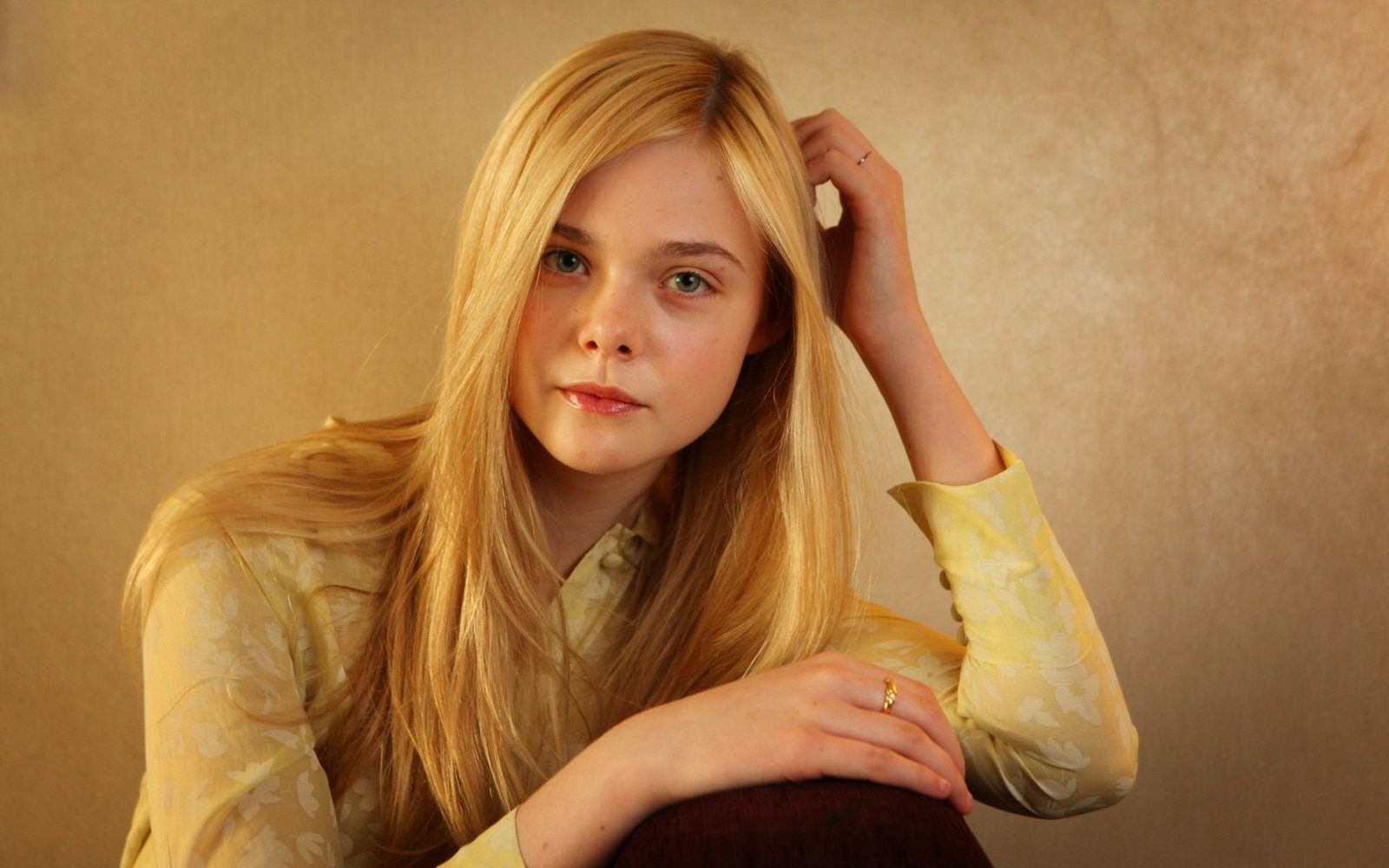 women actress blonde face blue eyes long hair shirt Elle Fanning