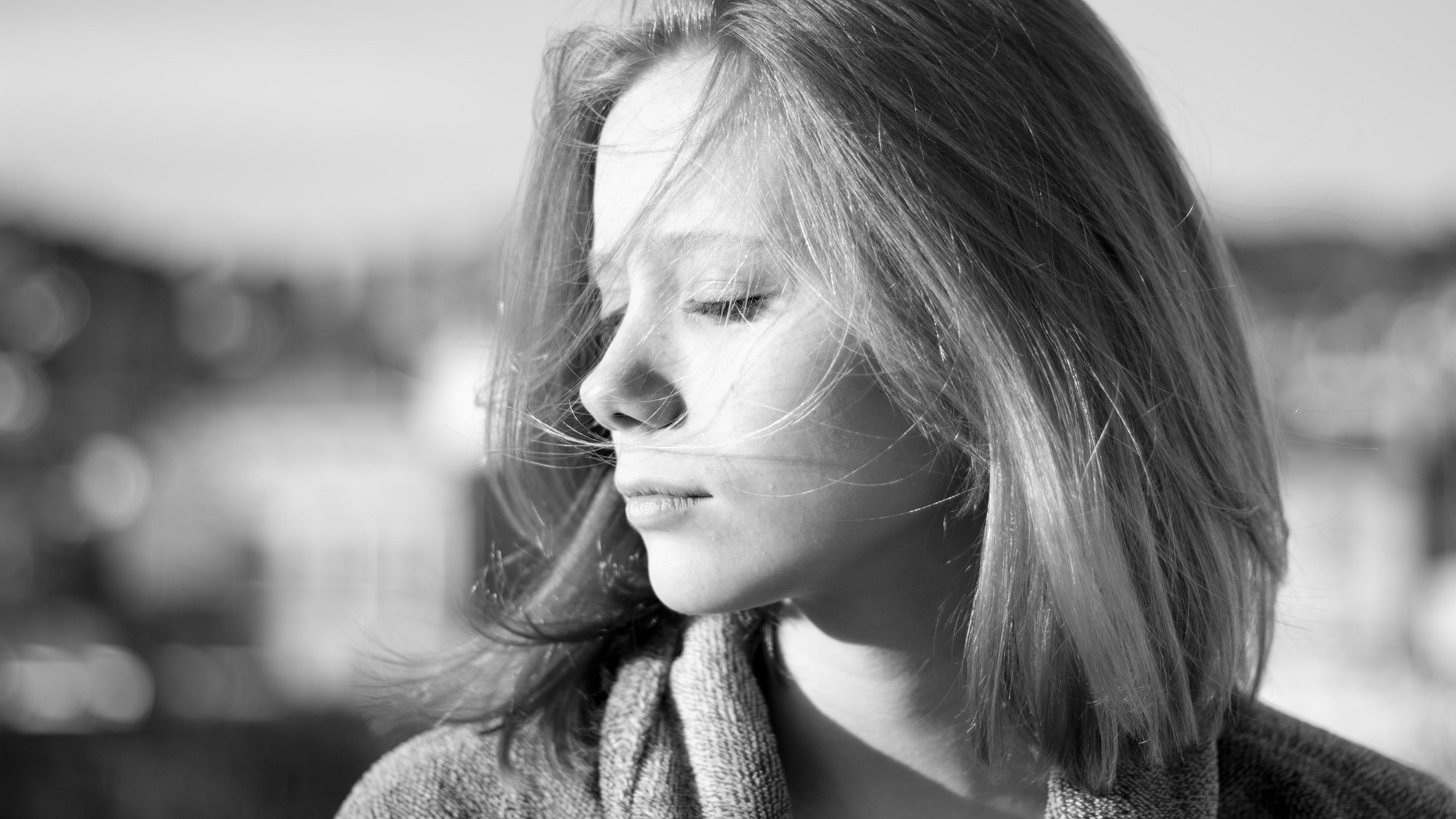 women actress celebrity blonde Laia Manzanares coats headshot 2k