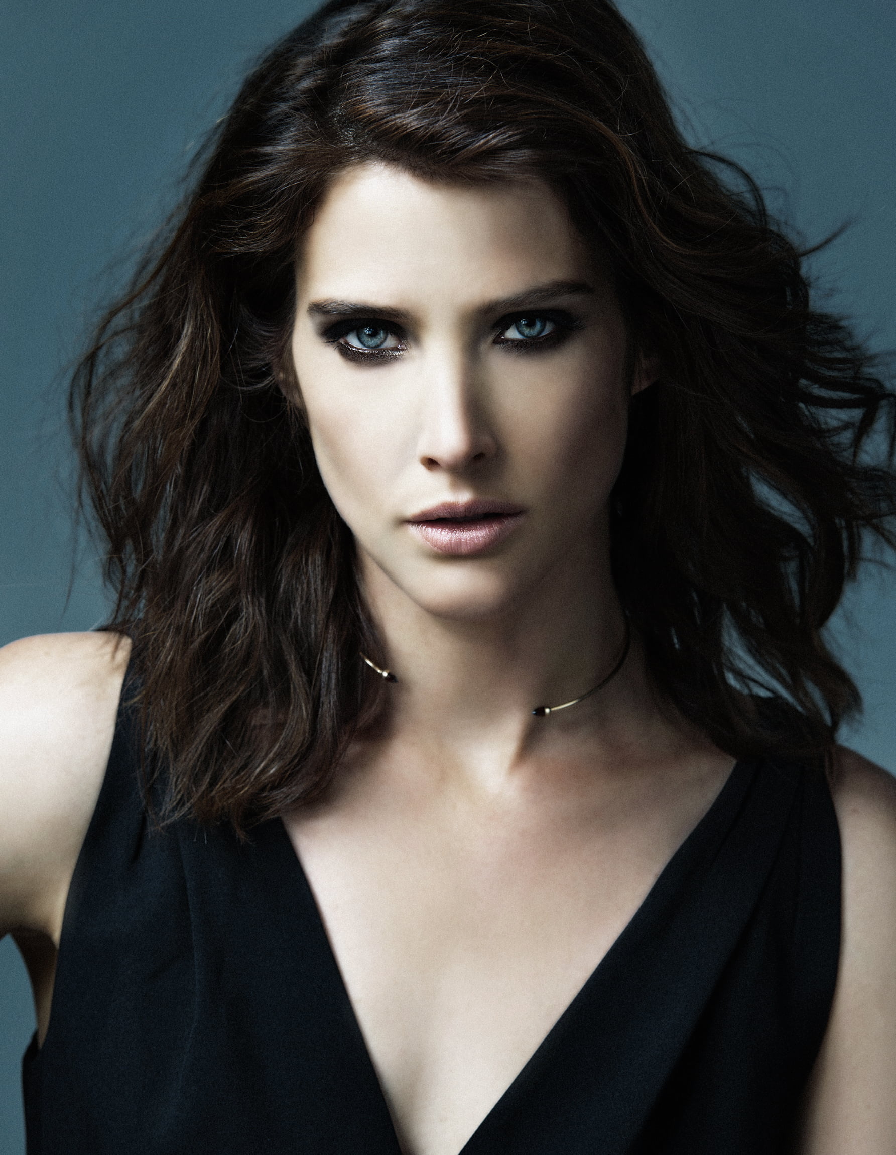 women actress Cobie Smulders blue eyes black dress brunette
