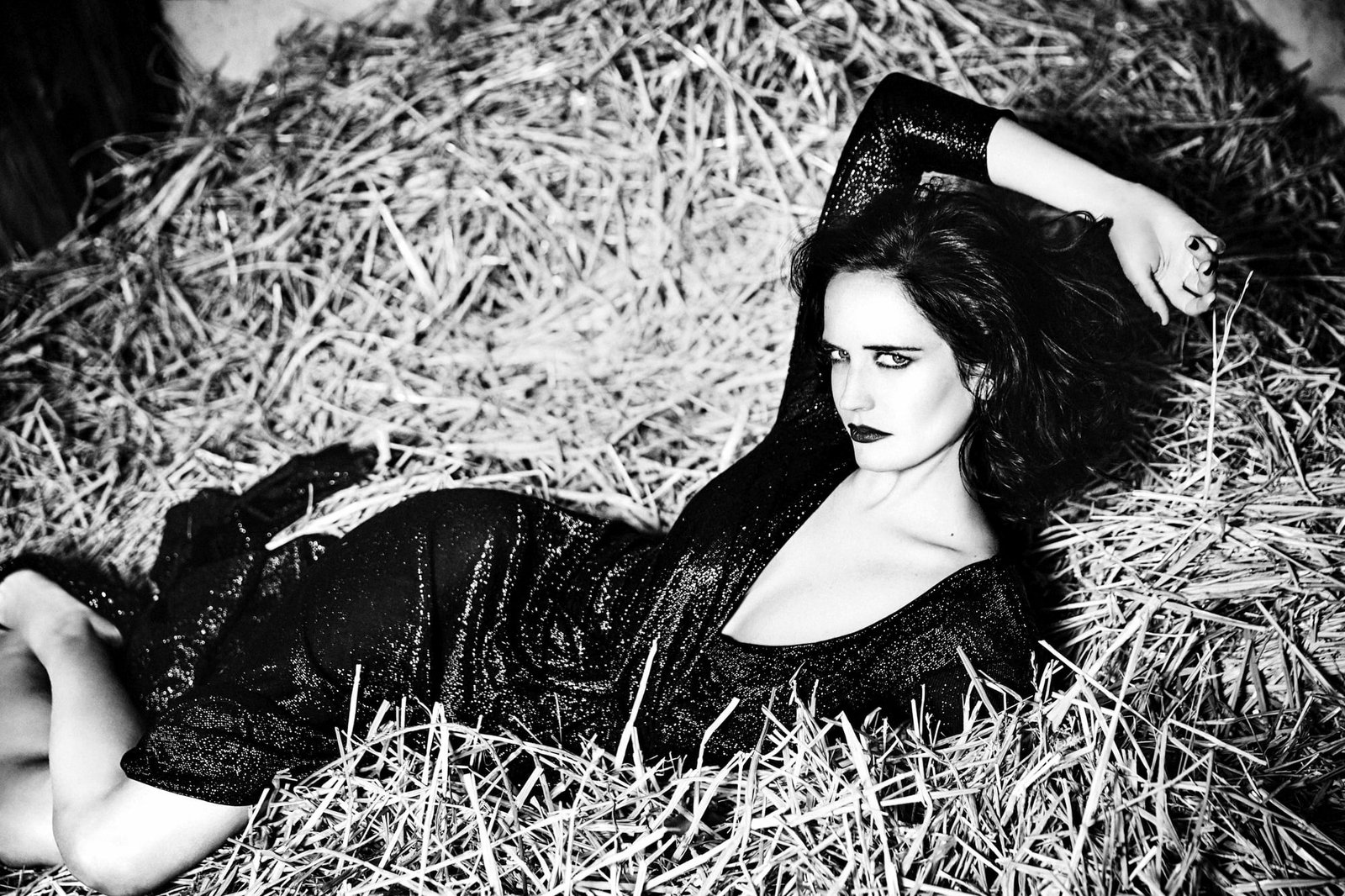 women actress Eva Green lying down beauty young 2k