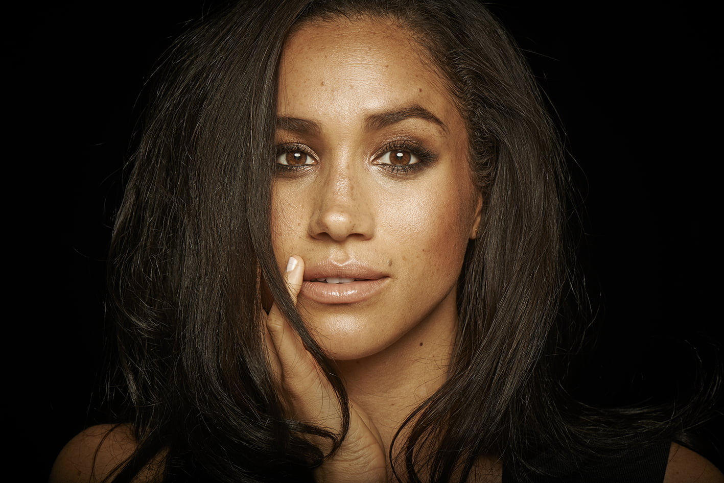 women actress Meghan Markle brunette black background