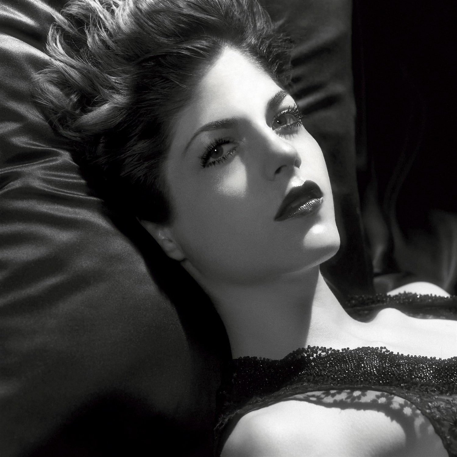 women actress monochrome Selma Blair looking away portrait