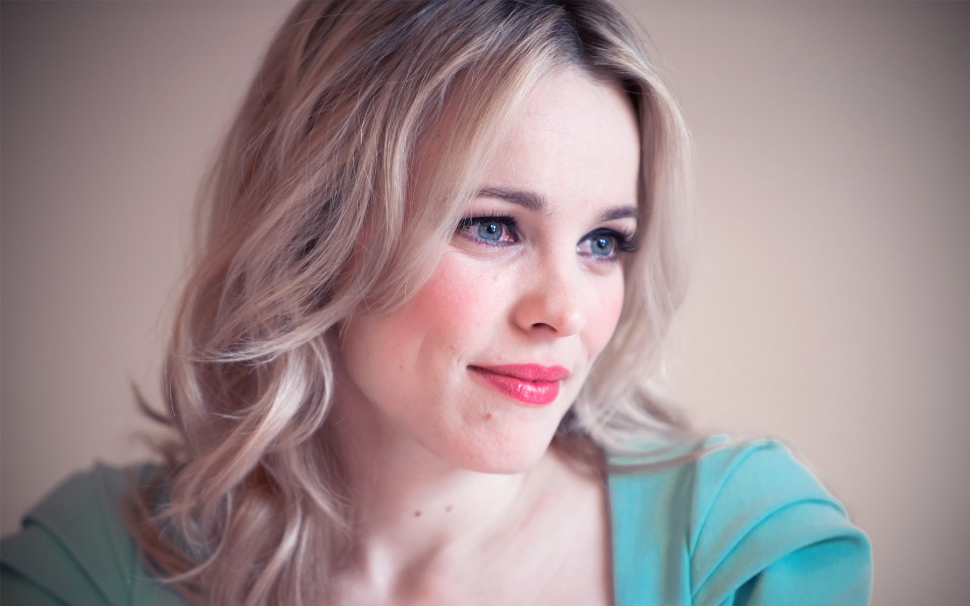 women actress Rachel McAdams blonde blue eyes face portrait