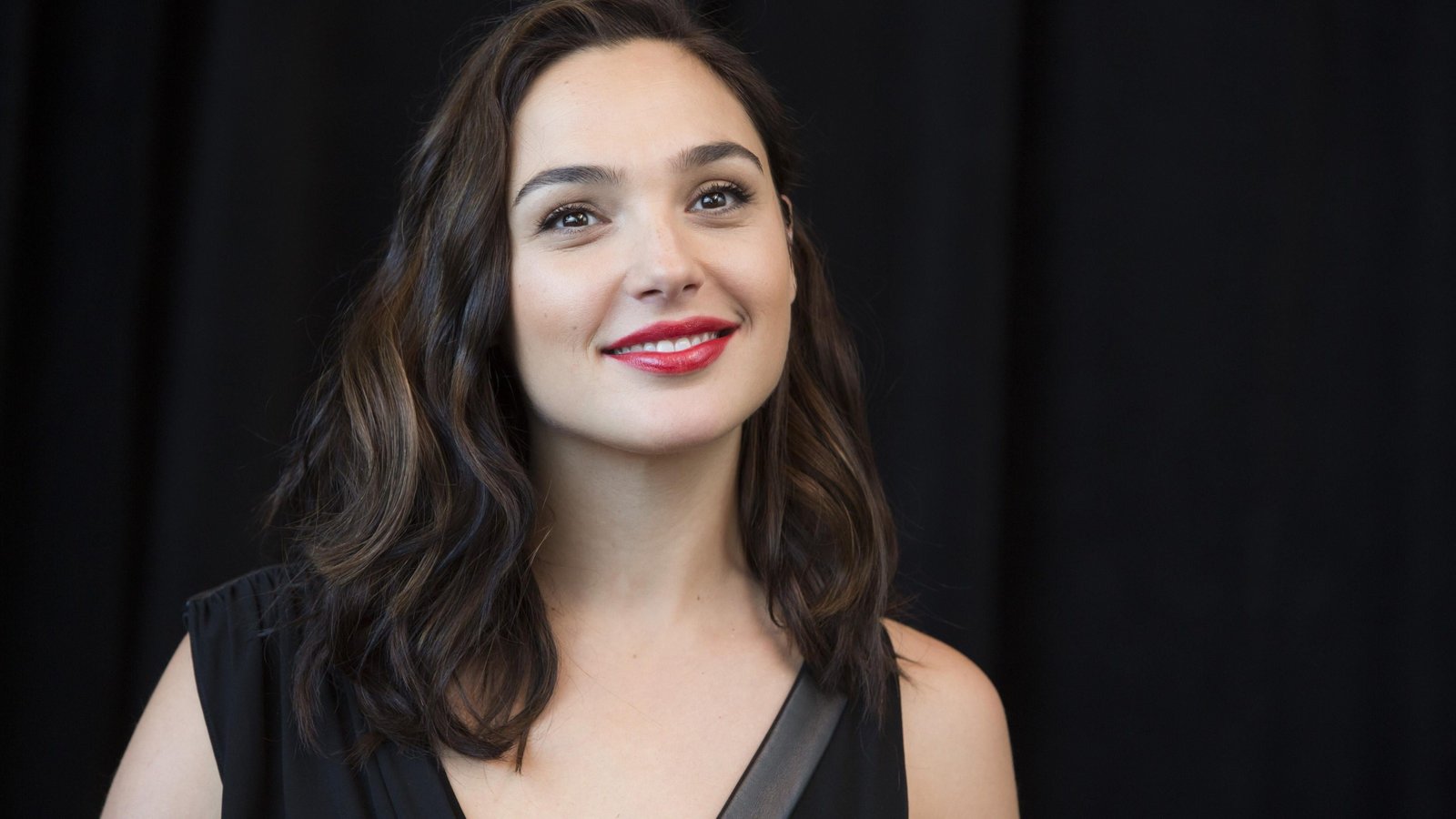 Virginie Ledoyen Gal Gadot women actress red lipstick brown eyes 2k