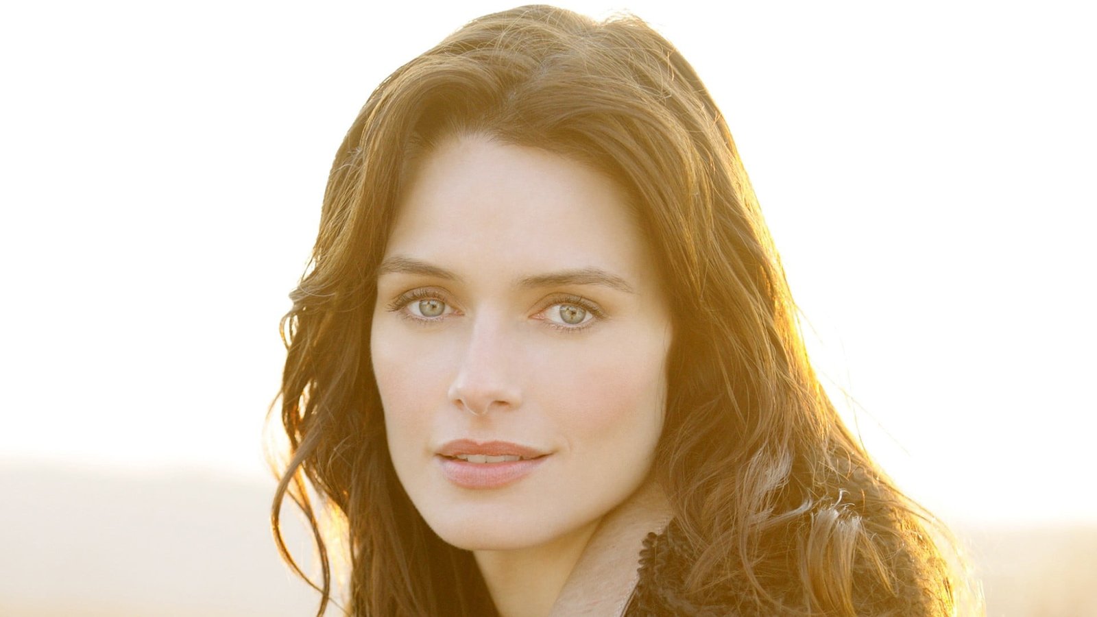 woman facing camera Daniella van Graas brunette blue eyes