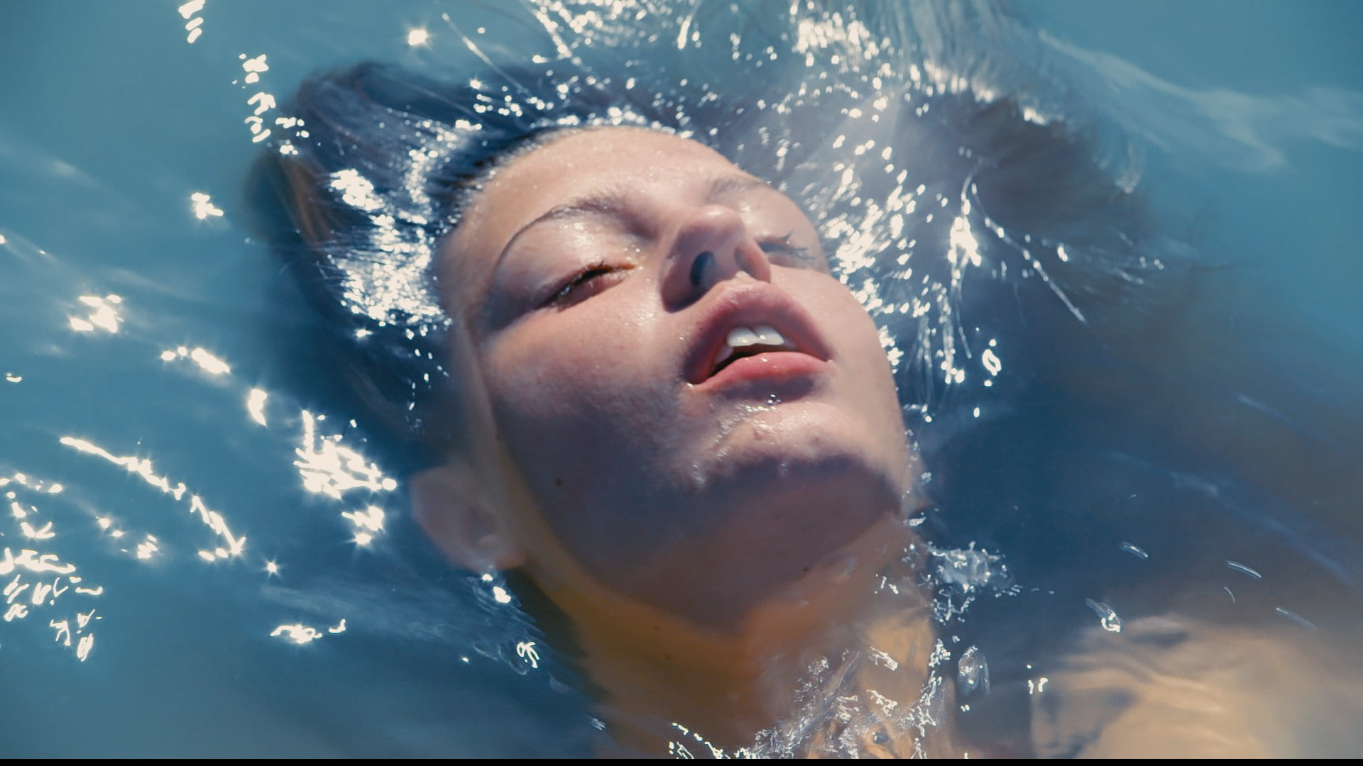 women blue is the warmest color water Adele Exarchopoulos