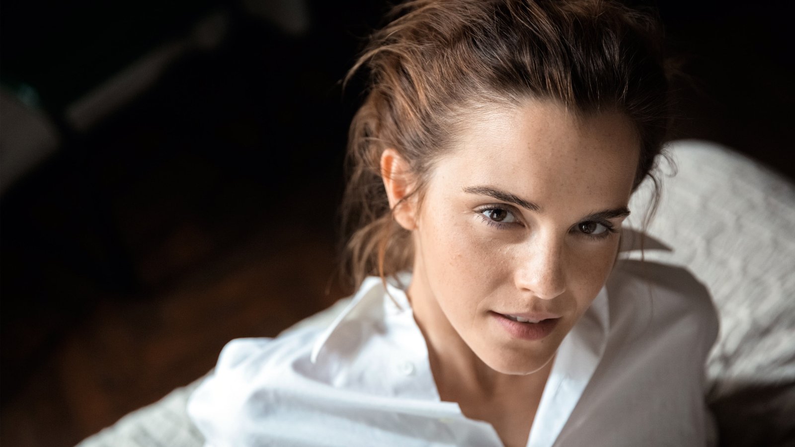 women celebrity Emma Watson looking at viewer actress portrait 78 2k