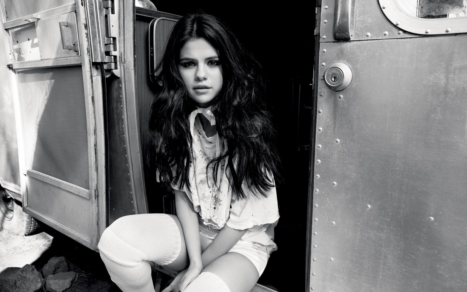 women celebrity Selena Gomez singer actress brunette monochrome 38 2k