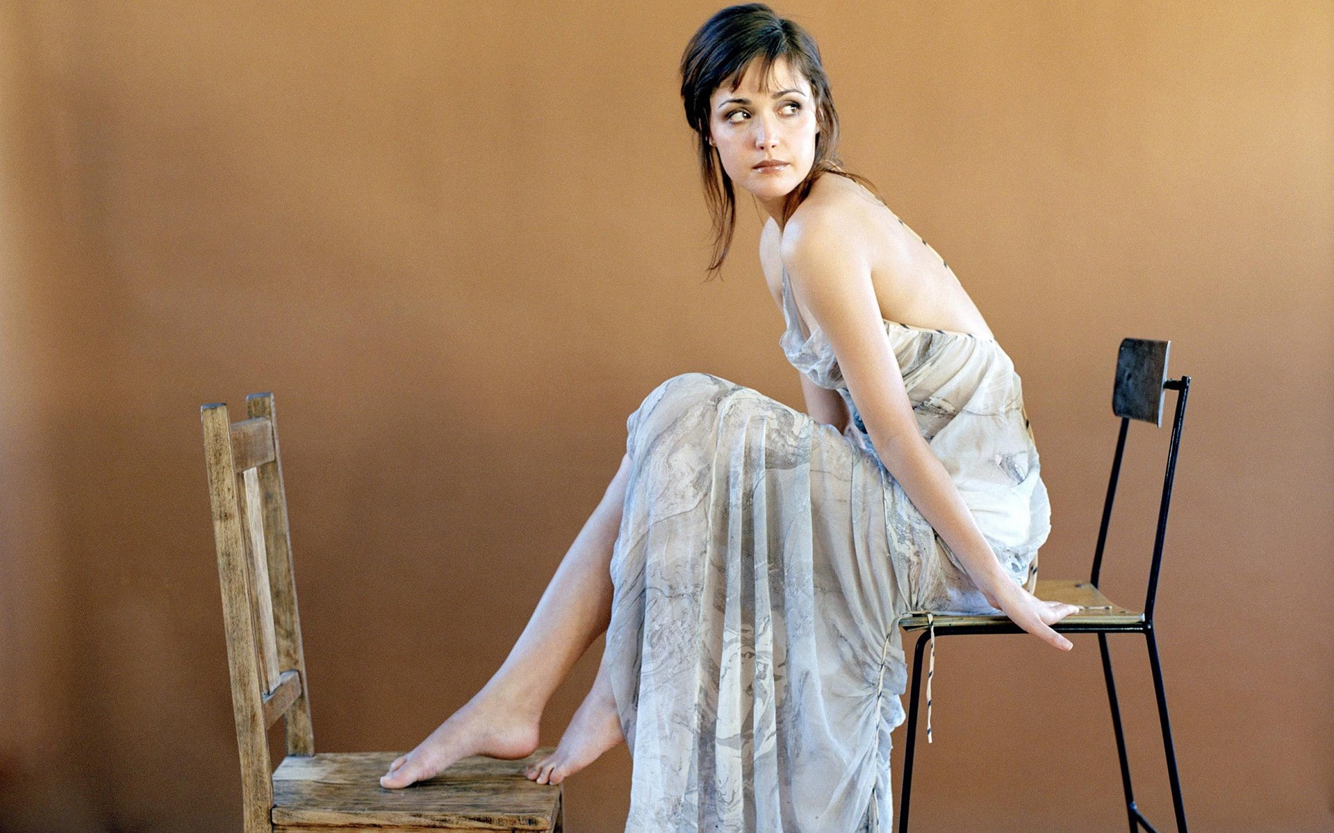 women chair sitting legs model Rose Byrne barefoot actress