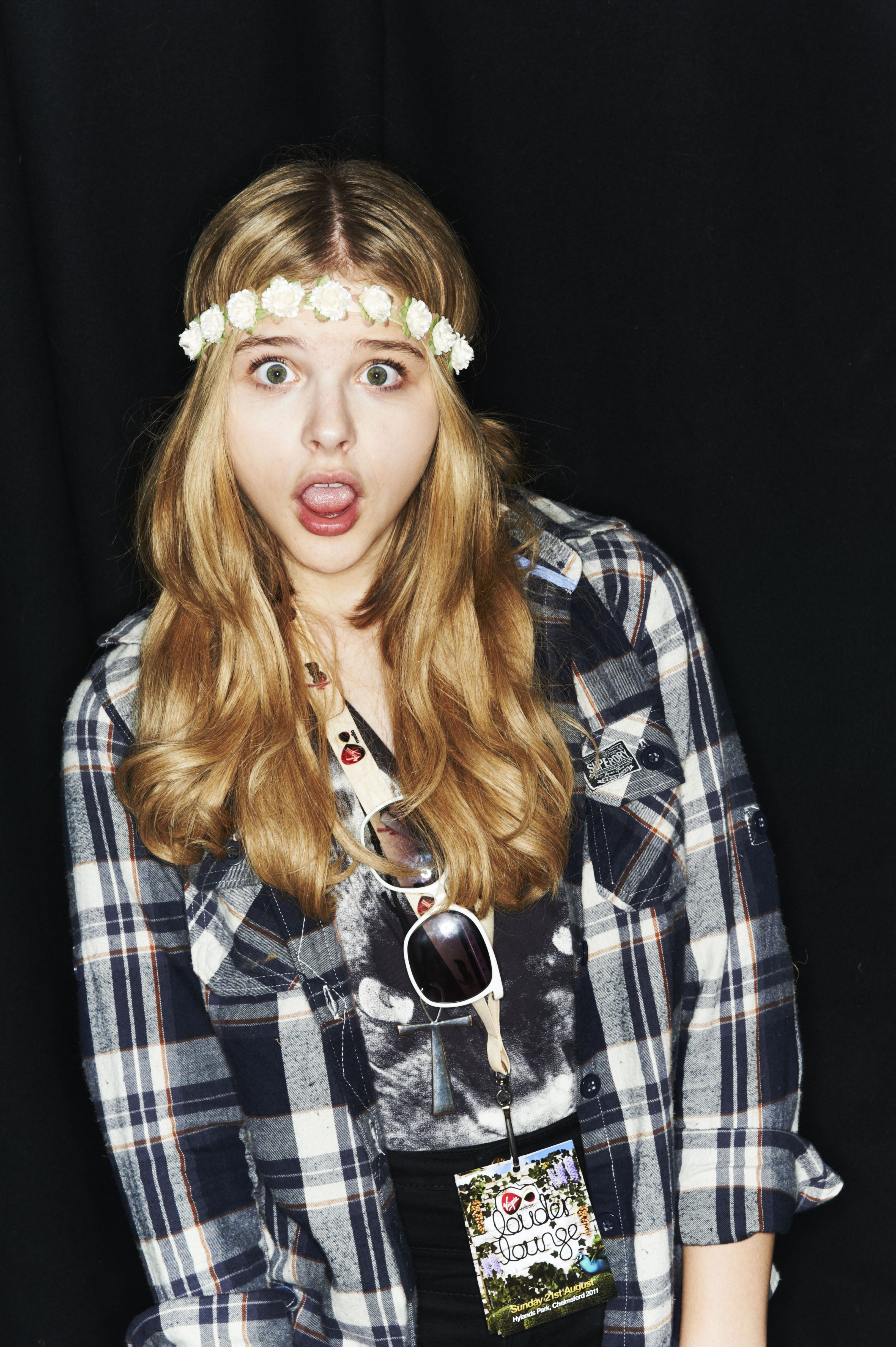 women's black and white plaid dress shirt Chlo Grace Moretz 2k