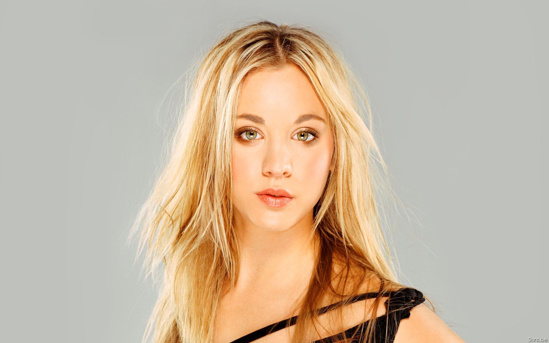 women Kaley Cuoco blonde face actress celebrity simple background