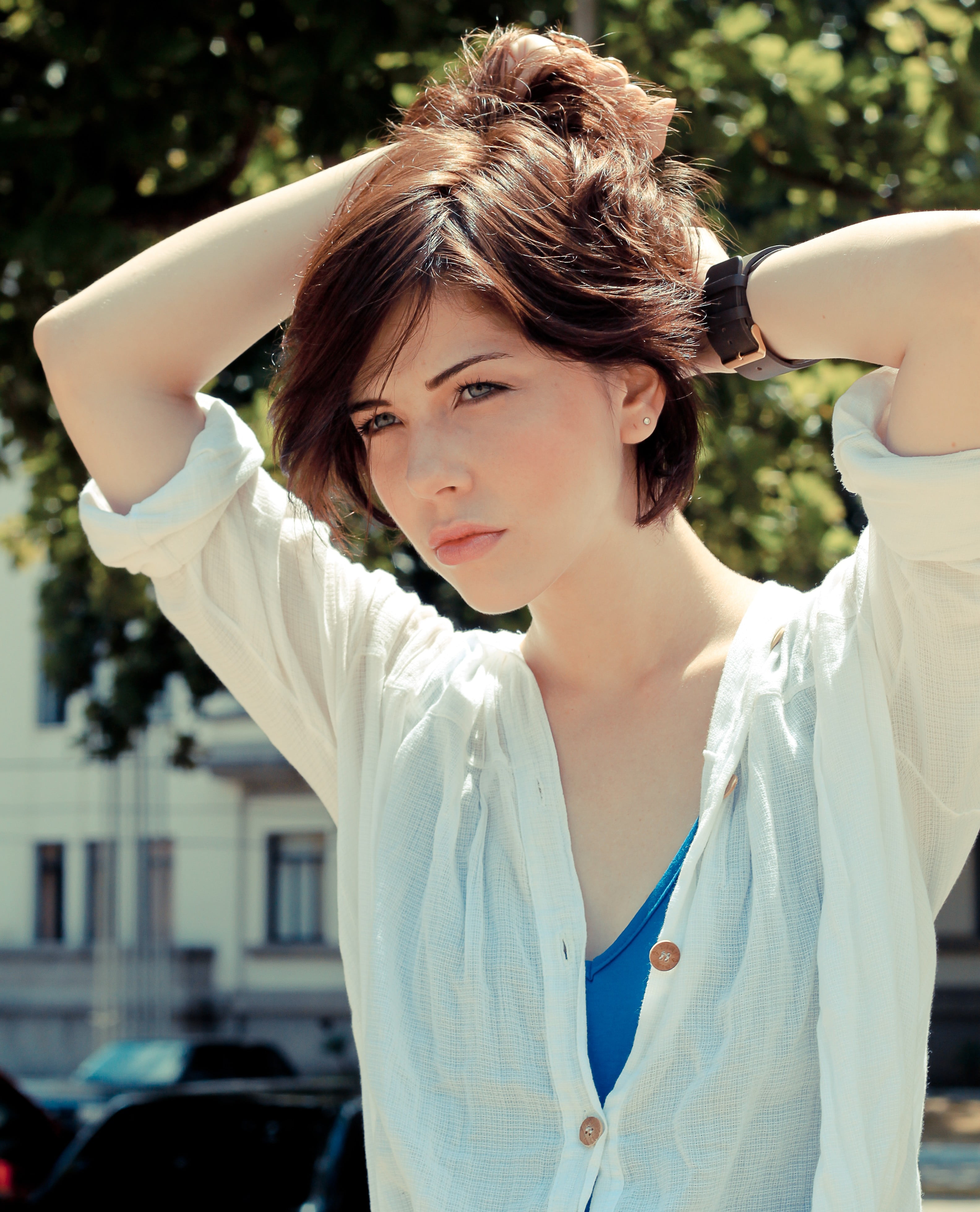 women's white dress shirt Bia Arantes actress blue eyes model 2k