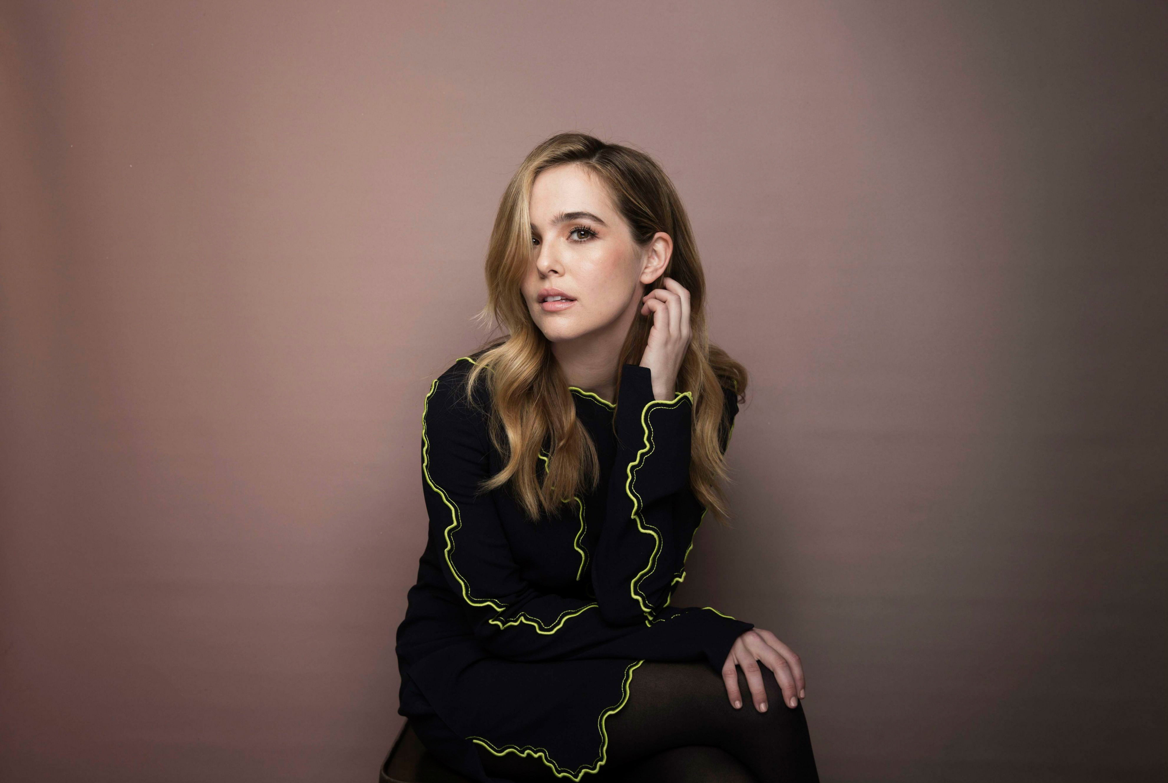 Zoey Deutch American actress 2k