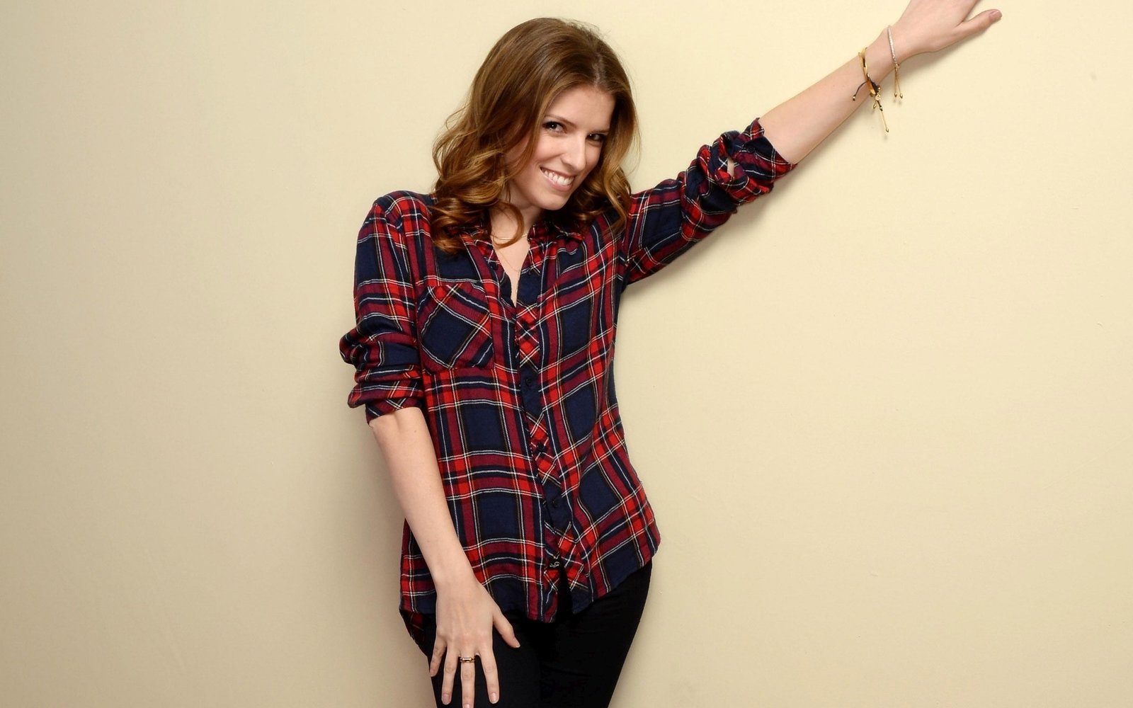women's red and blue flannel dress shirt Anna Kendrick actress 2k