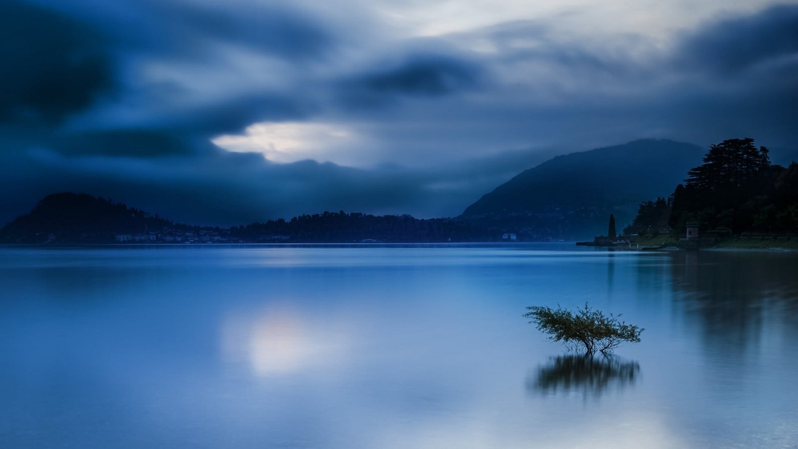 body of water landscape nature blue lake Italy mountains 2k