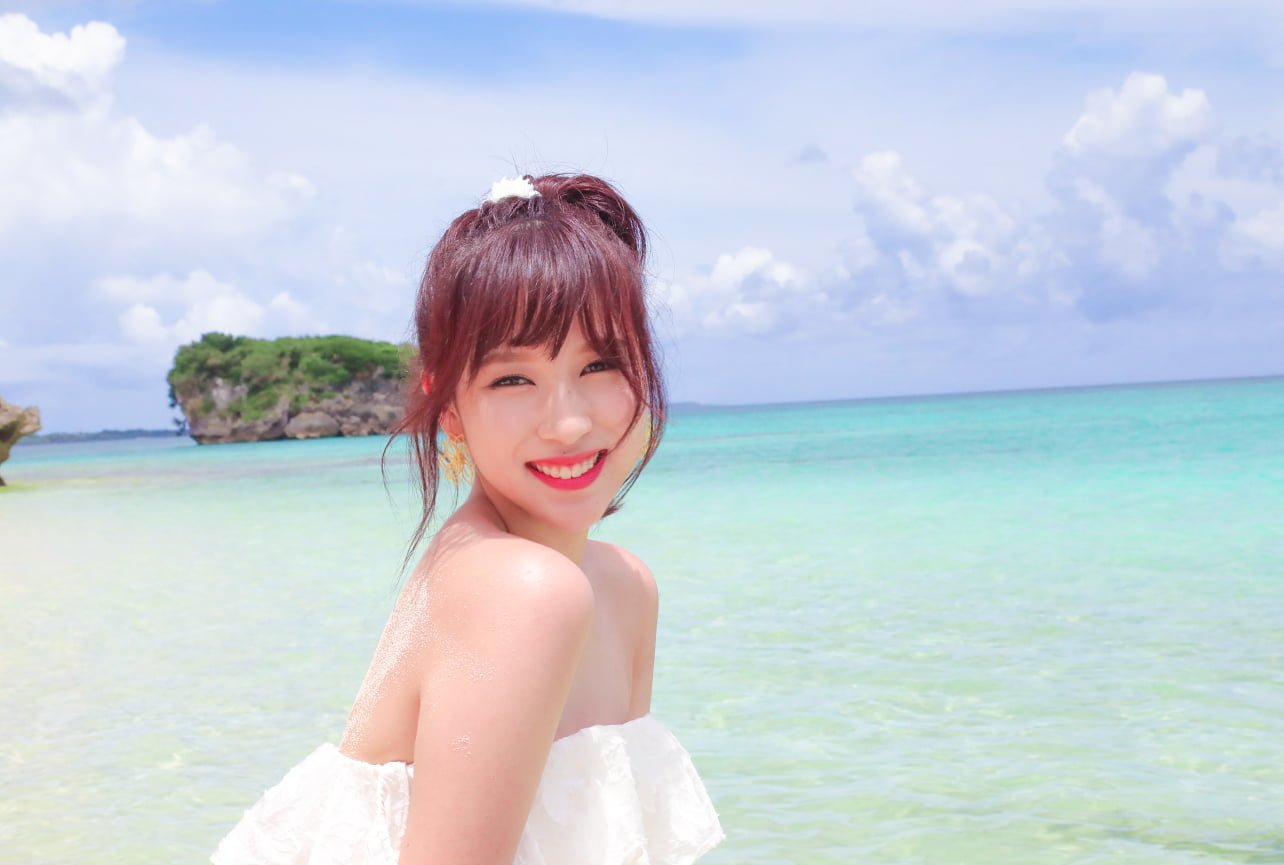 Twice K pop singer women lagune sunlight twice mina Asian