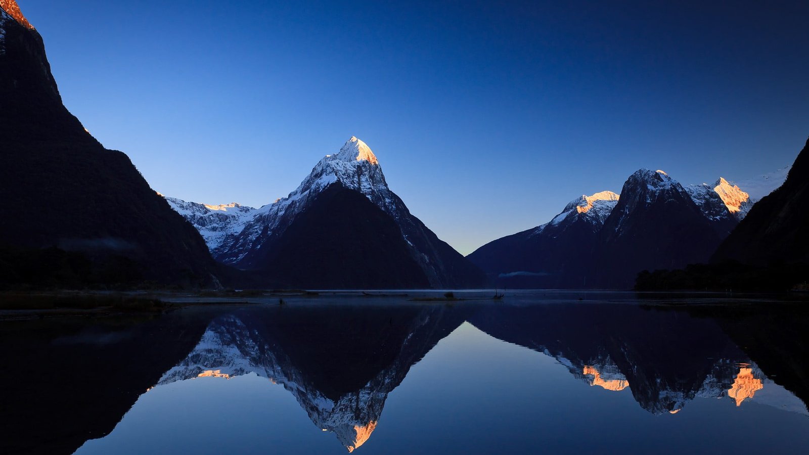 body of water and glacier mountain at day time mountains Milford Sound 2k