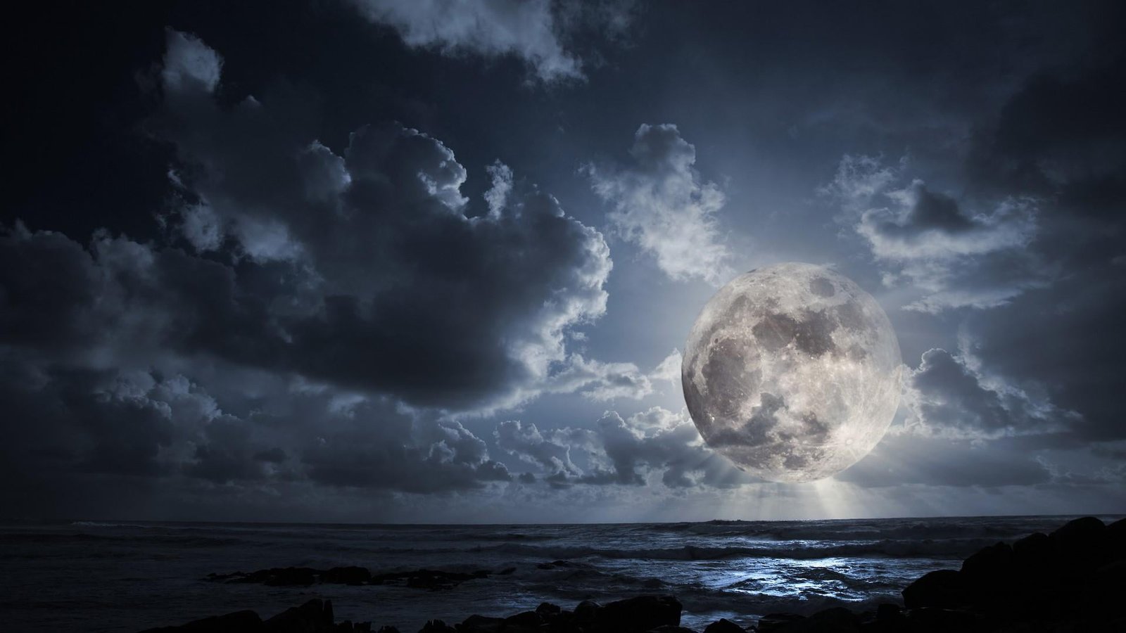 full moon night sky horizon clouds moonlight water sea 2k