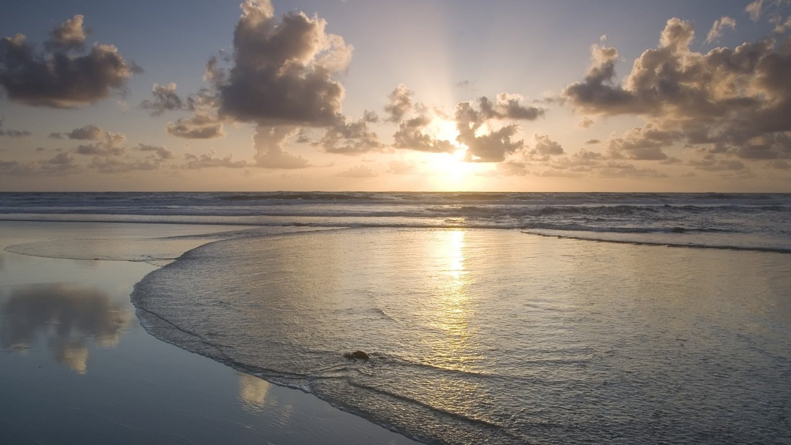 beach sea waves sunlight reflection horizon sky water 2k