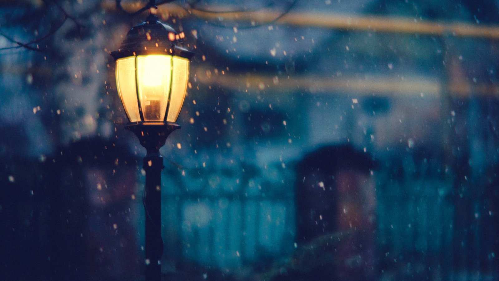 black lamp post urban snow lantern nature street light night 2k