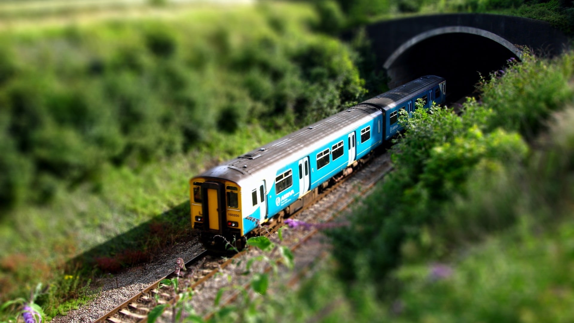 blue and white train selective focus photography of miniature 2k