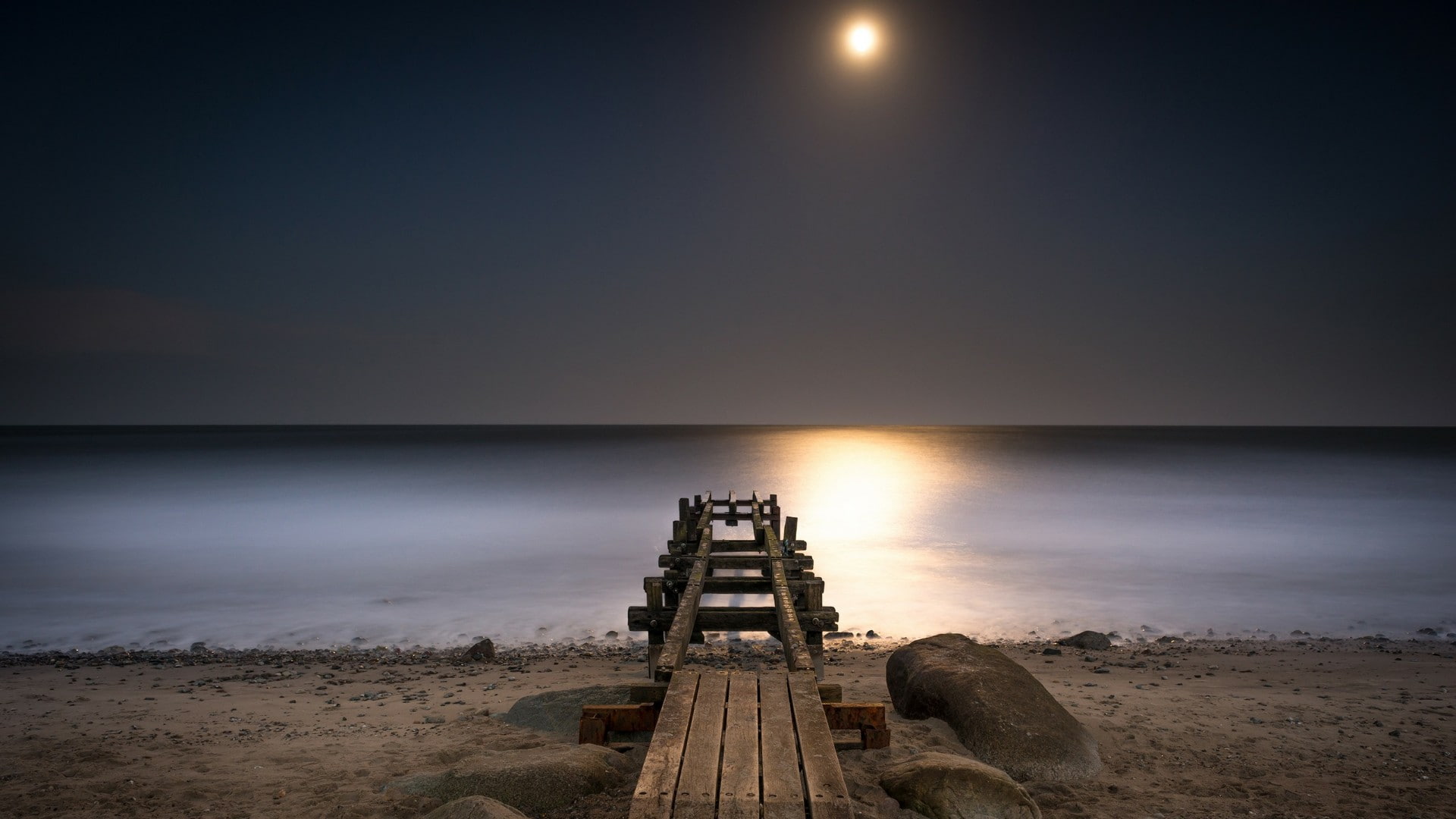 full moon calm pier shore sand baltic sea sky horizon 2k