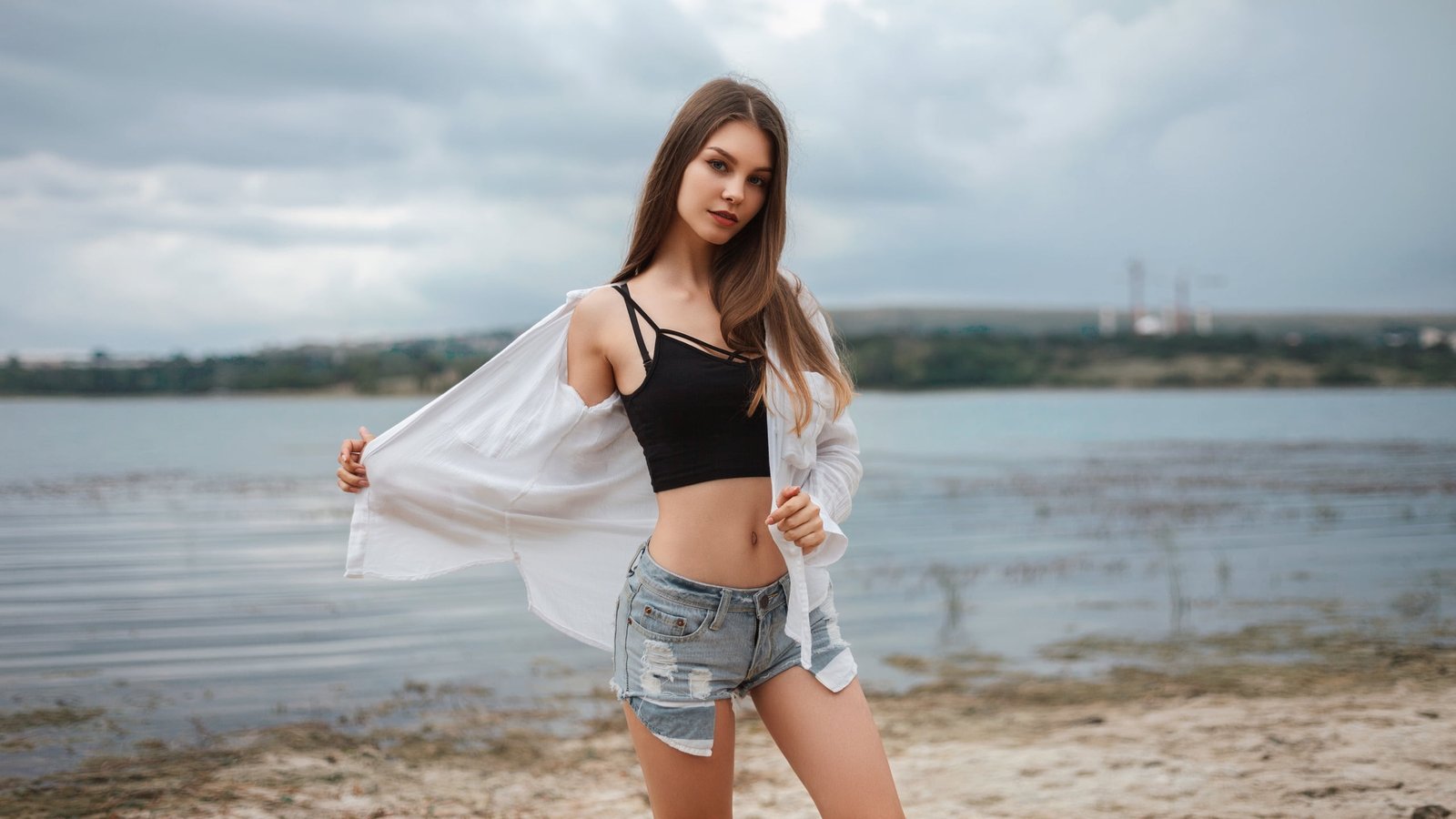 women's white cardigan and blue denim short shorts belly jean 2k