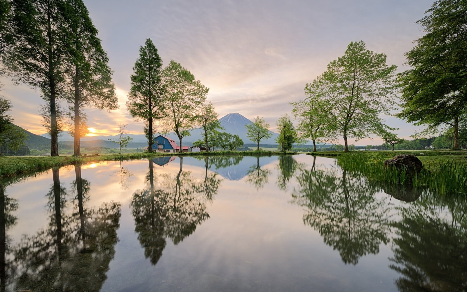 green leafed trees landscape nature Japan reflection mountains 2k