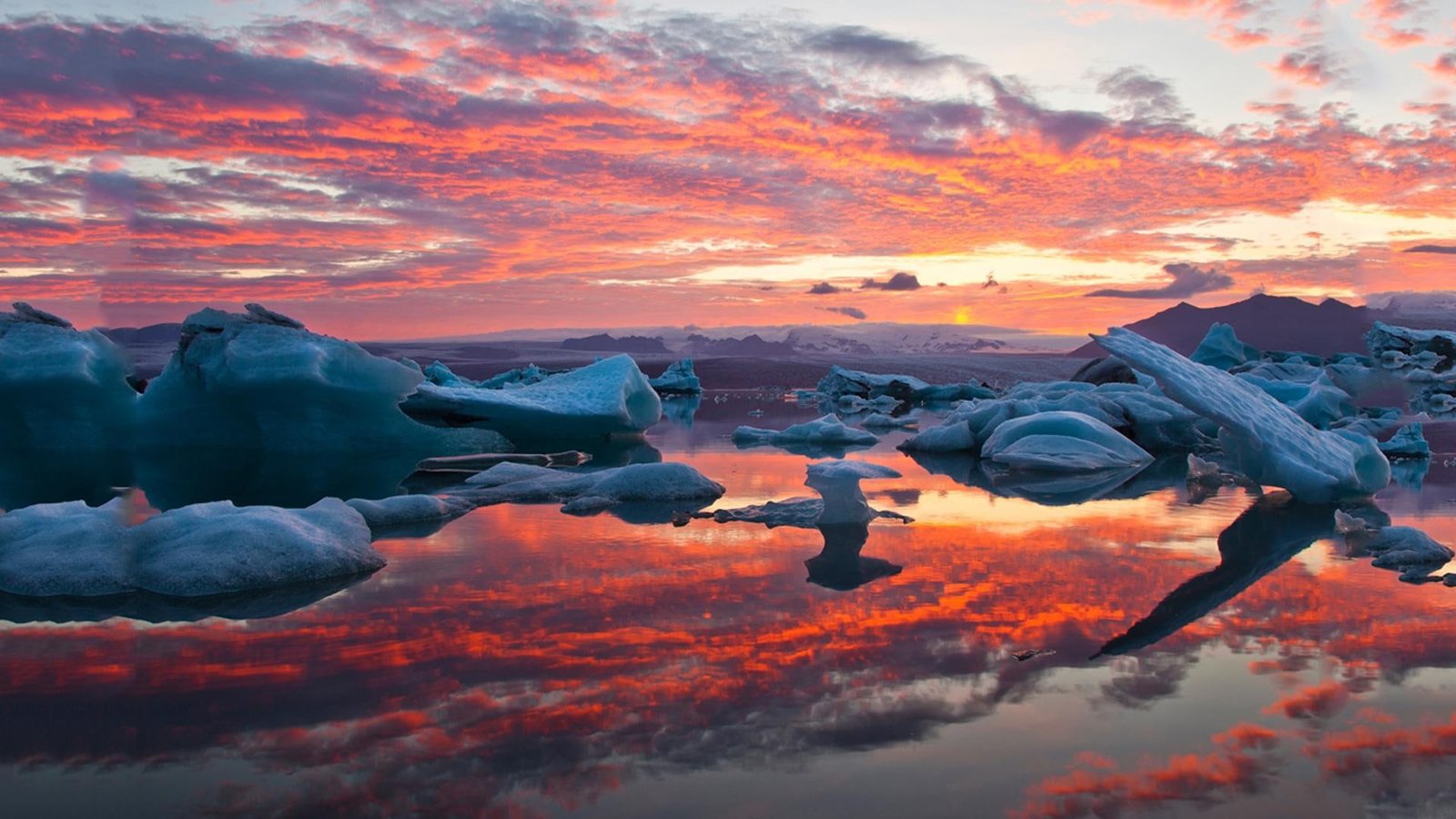 J kuls rl n beach in Iceland sunset orange color sky cloud 2k